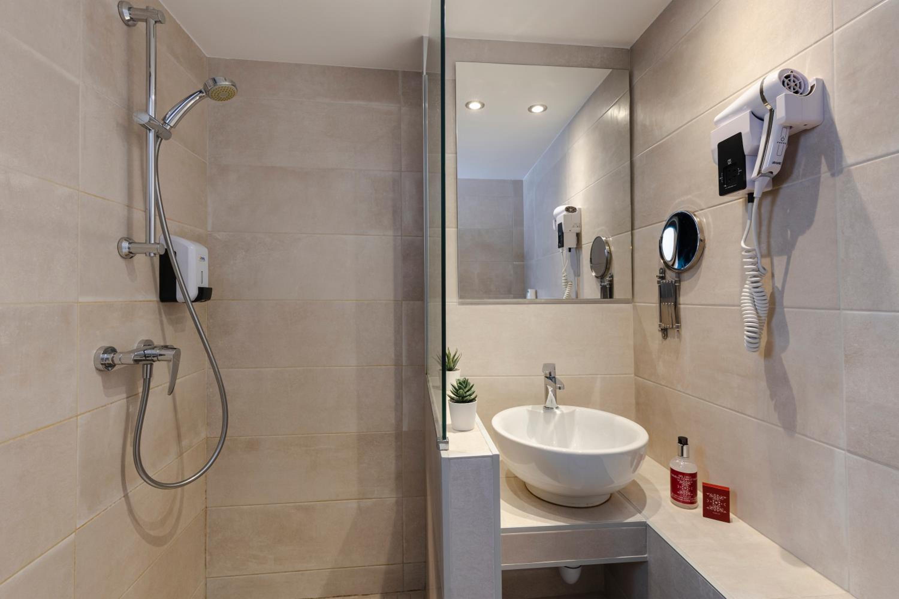 Triple Room with Three Single Beds with Valley Side photo 3