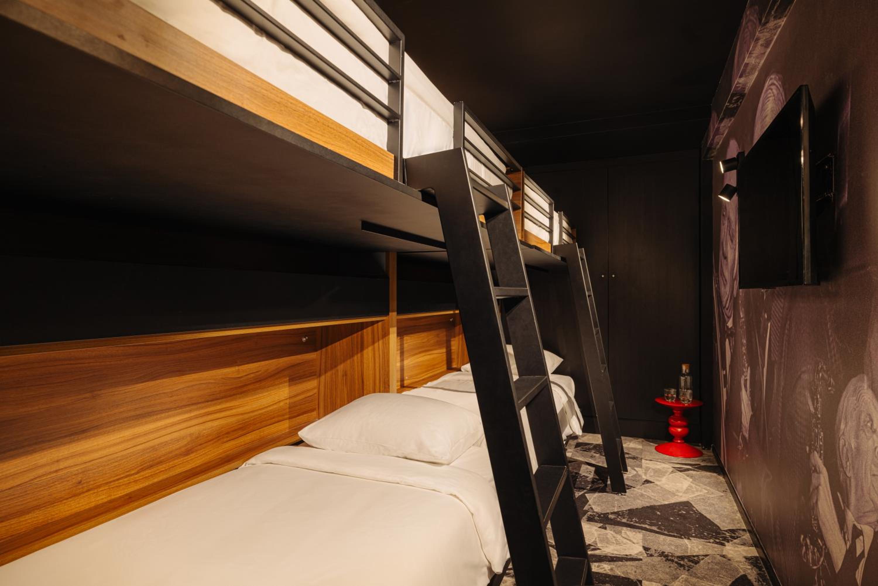 Suite 1 Double Bed 4 Twin Beds