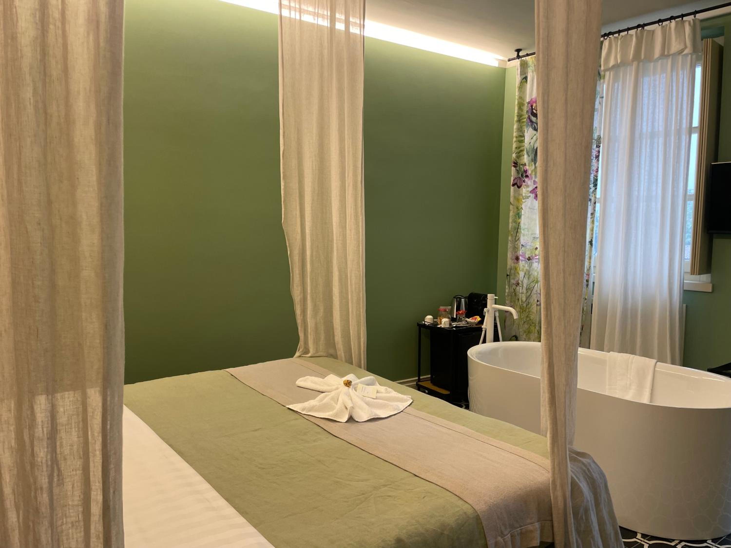 Large Double Room - Photo 20