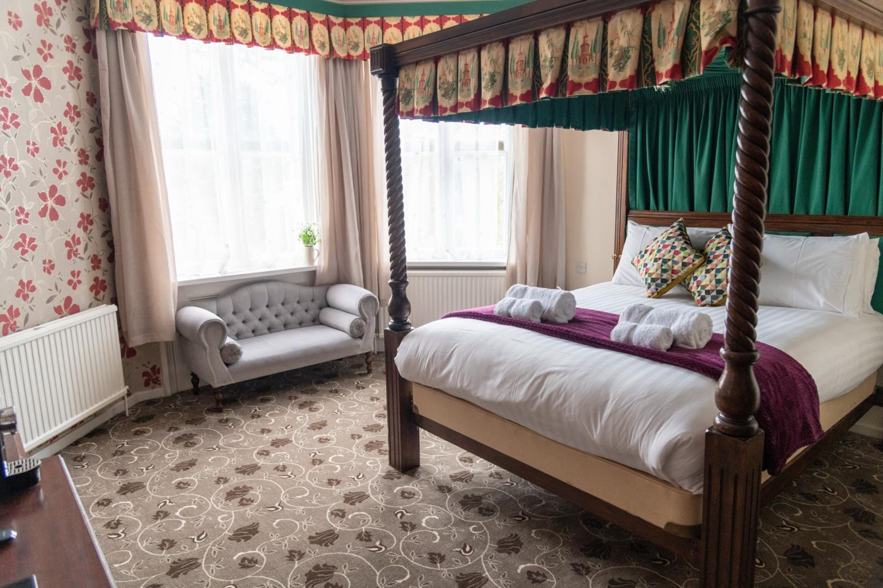 Suite - Photo 1