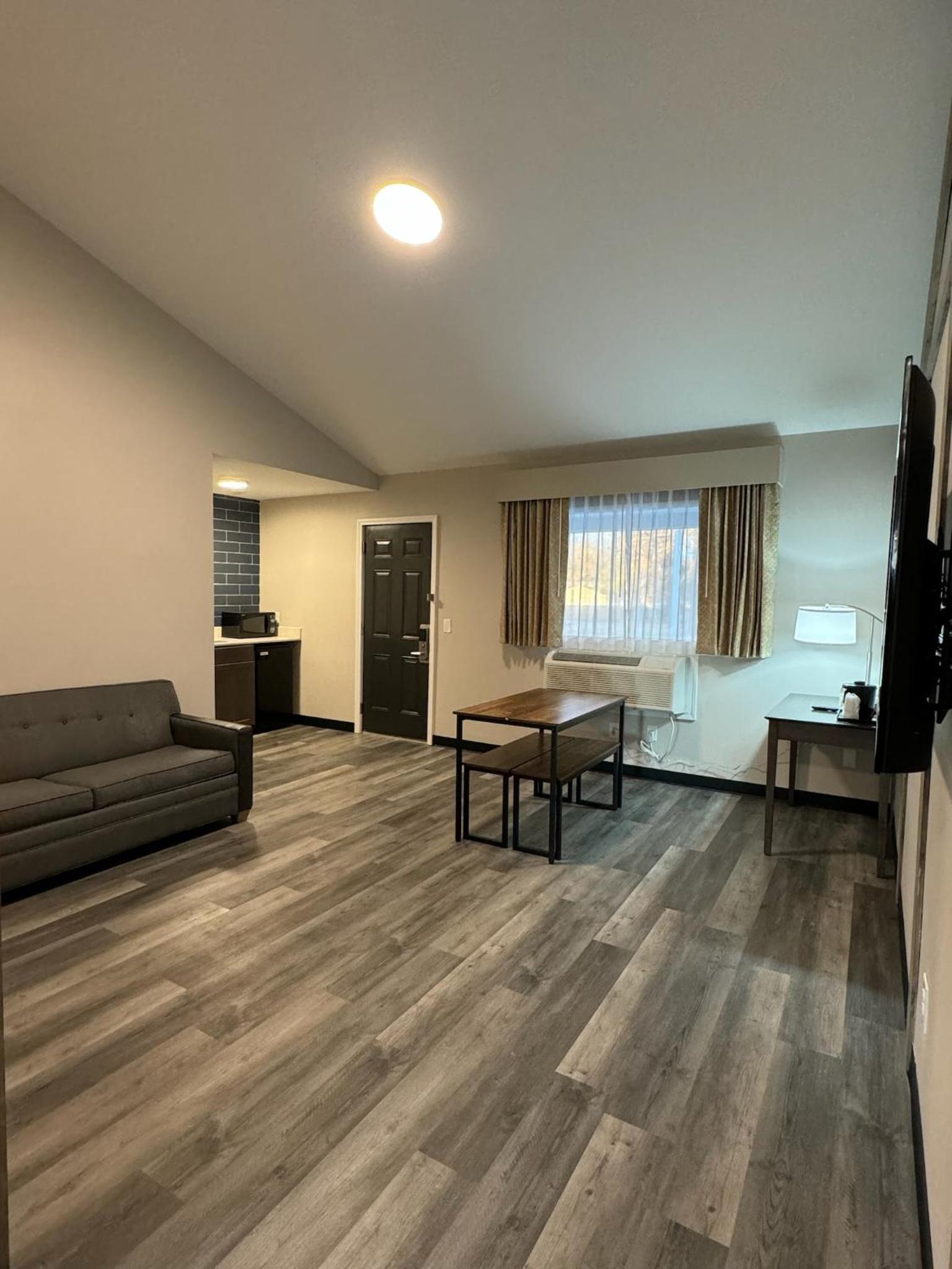 Days Inn and Suites by Wyndham Port Huron