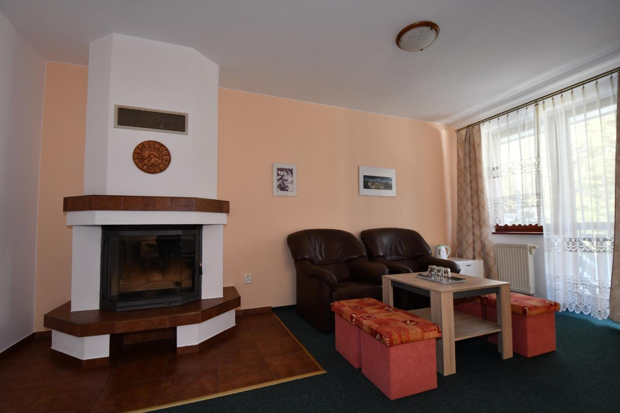 Quadruple Room with Balcony - Photo 4