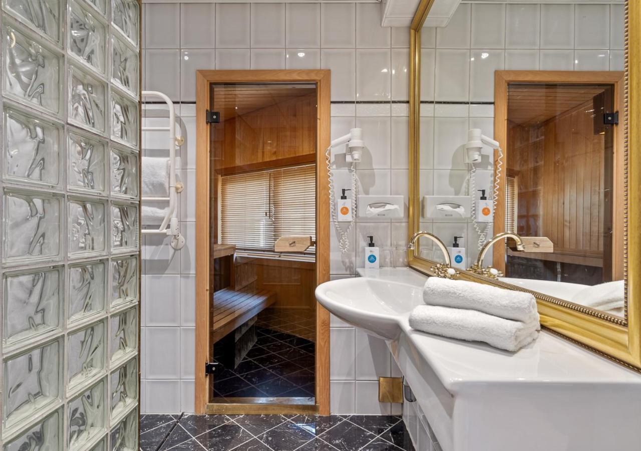 Suite - Photo 2