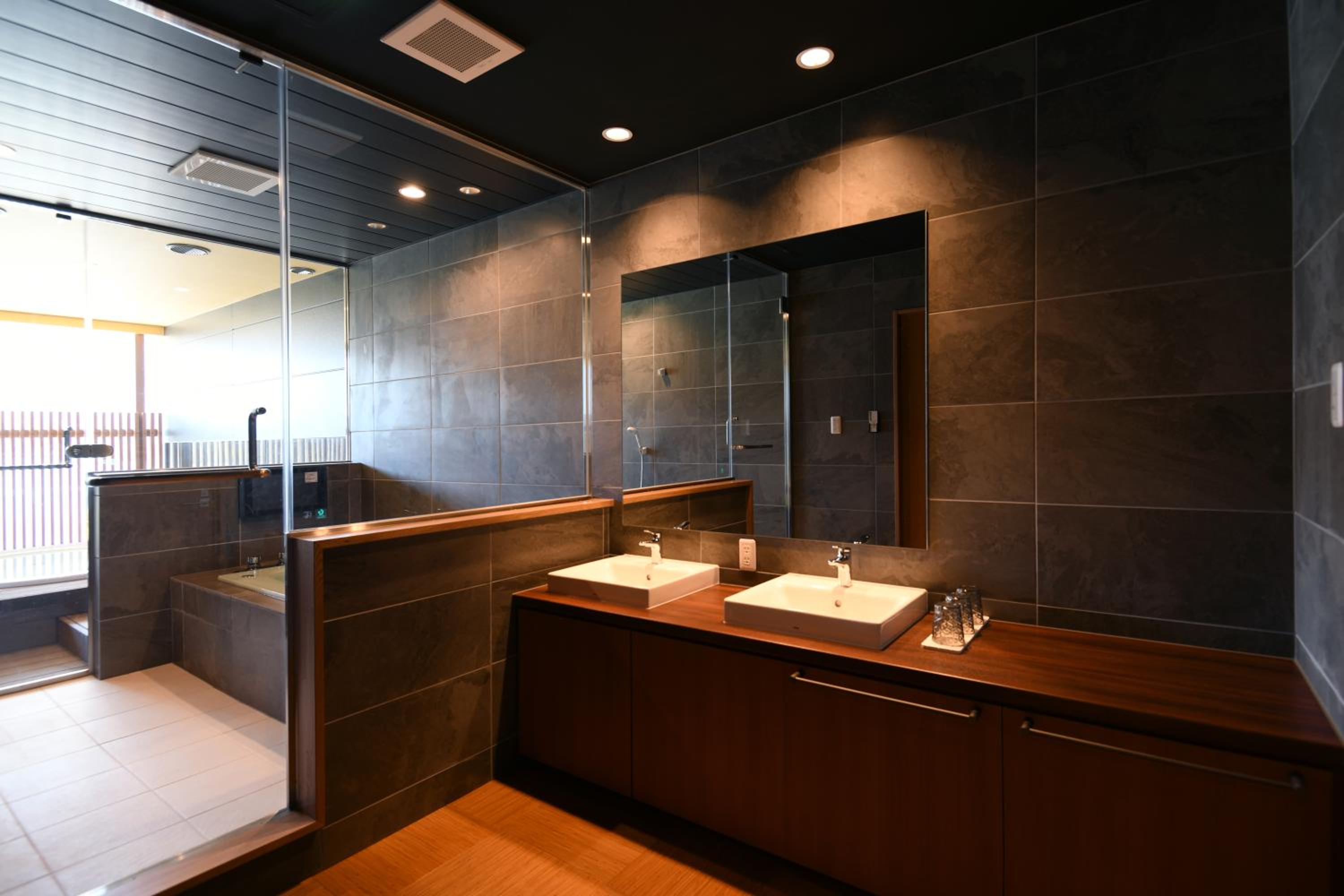 Suite with Lake View - Annex - Photo 3