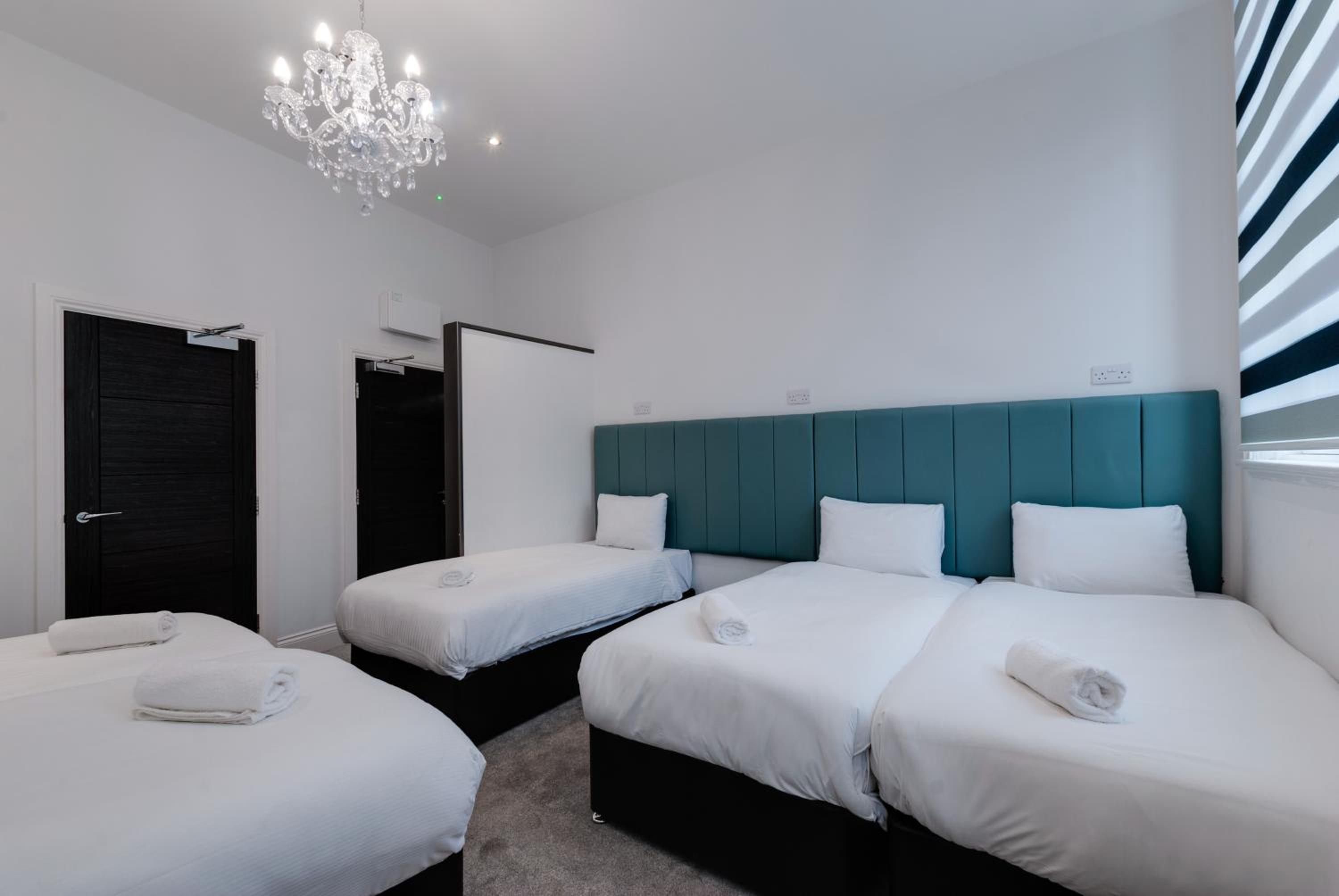 Three-Bedroom Apartment - Photo 6