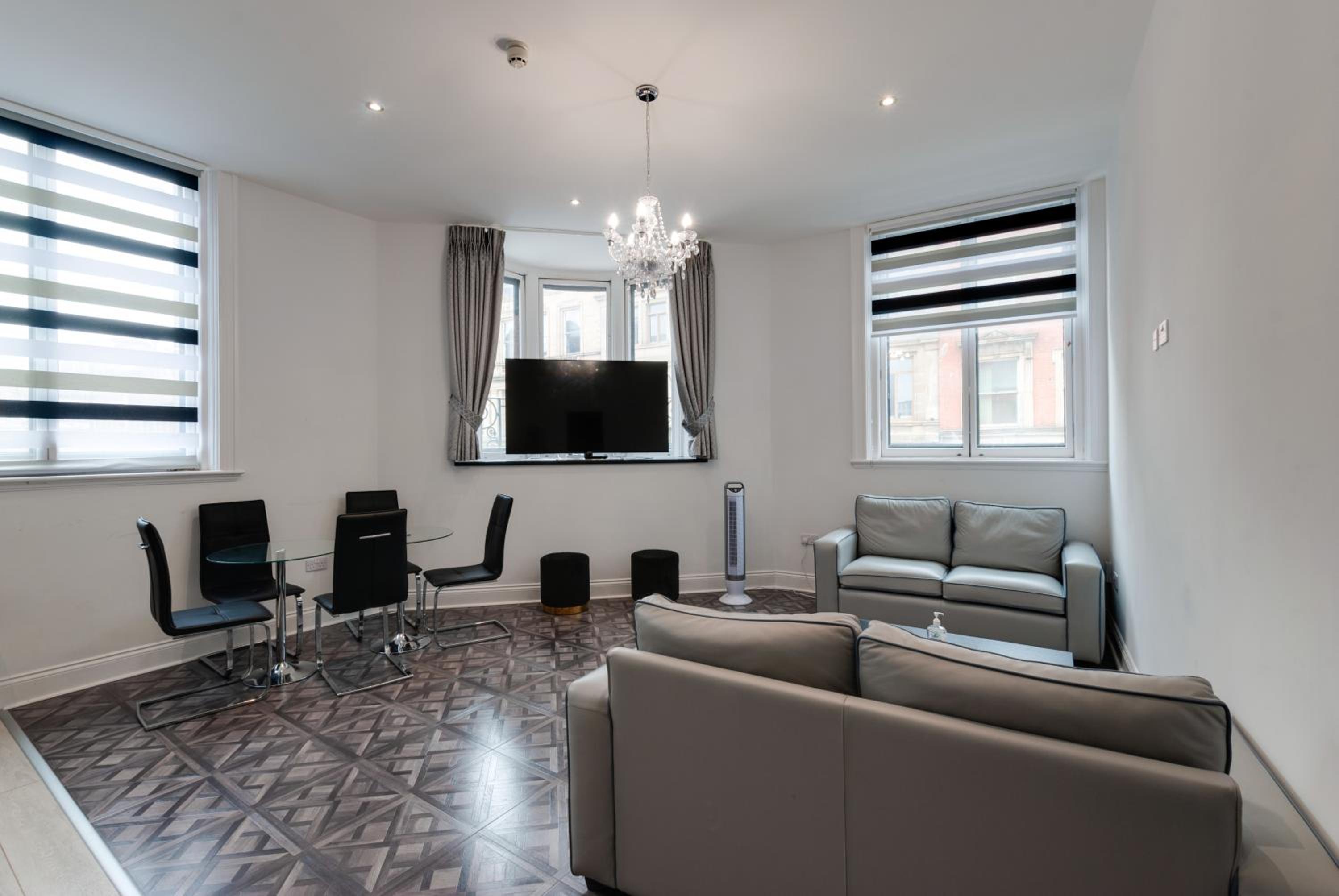 Three-Bedroom Apartment - Photo 7
