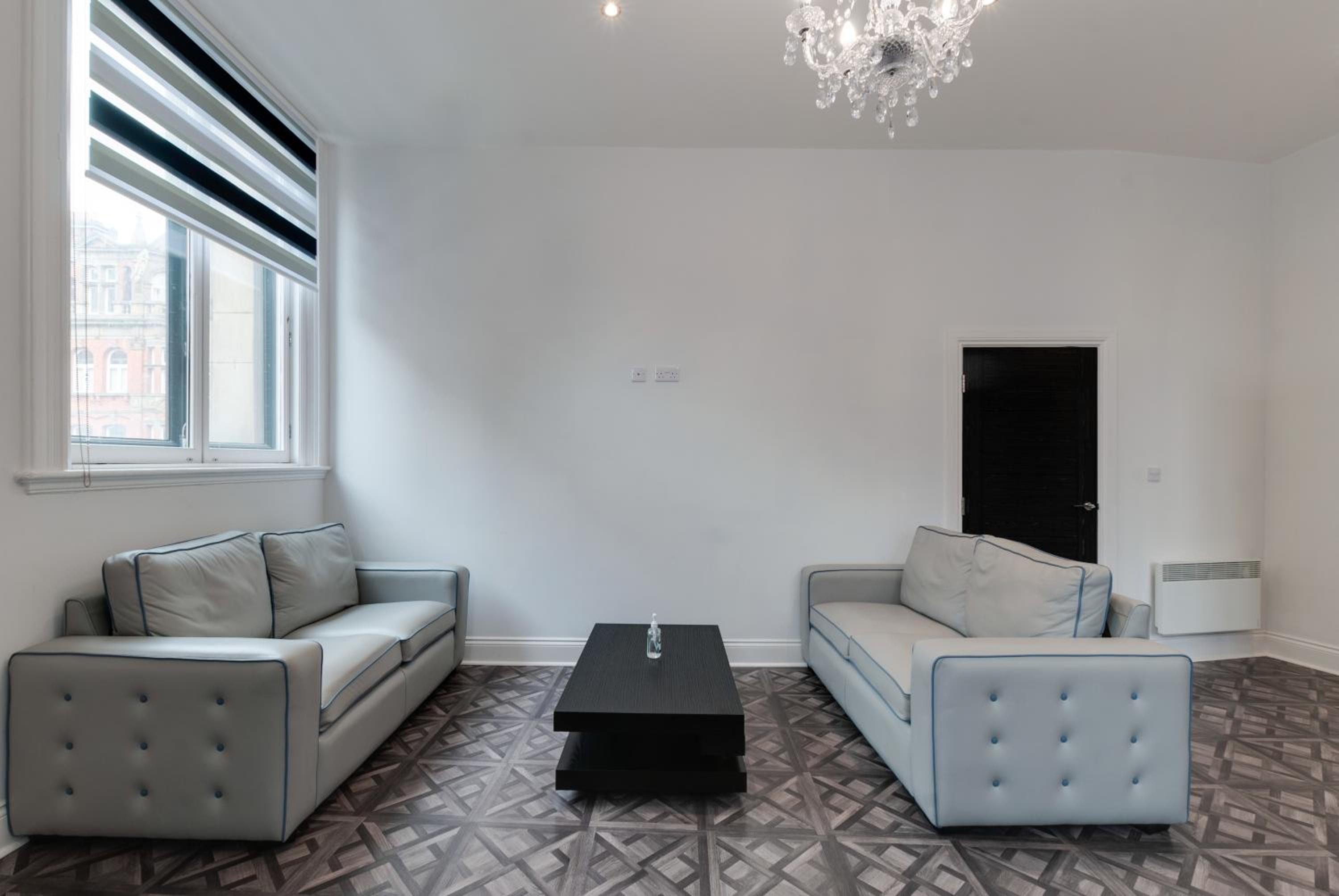 Three-Bedroom Apartment - Photo 4