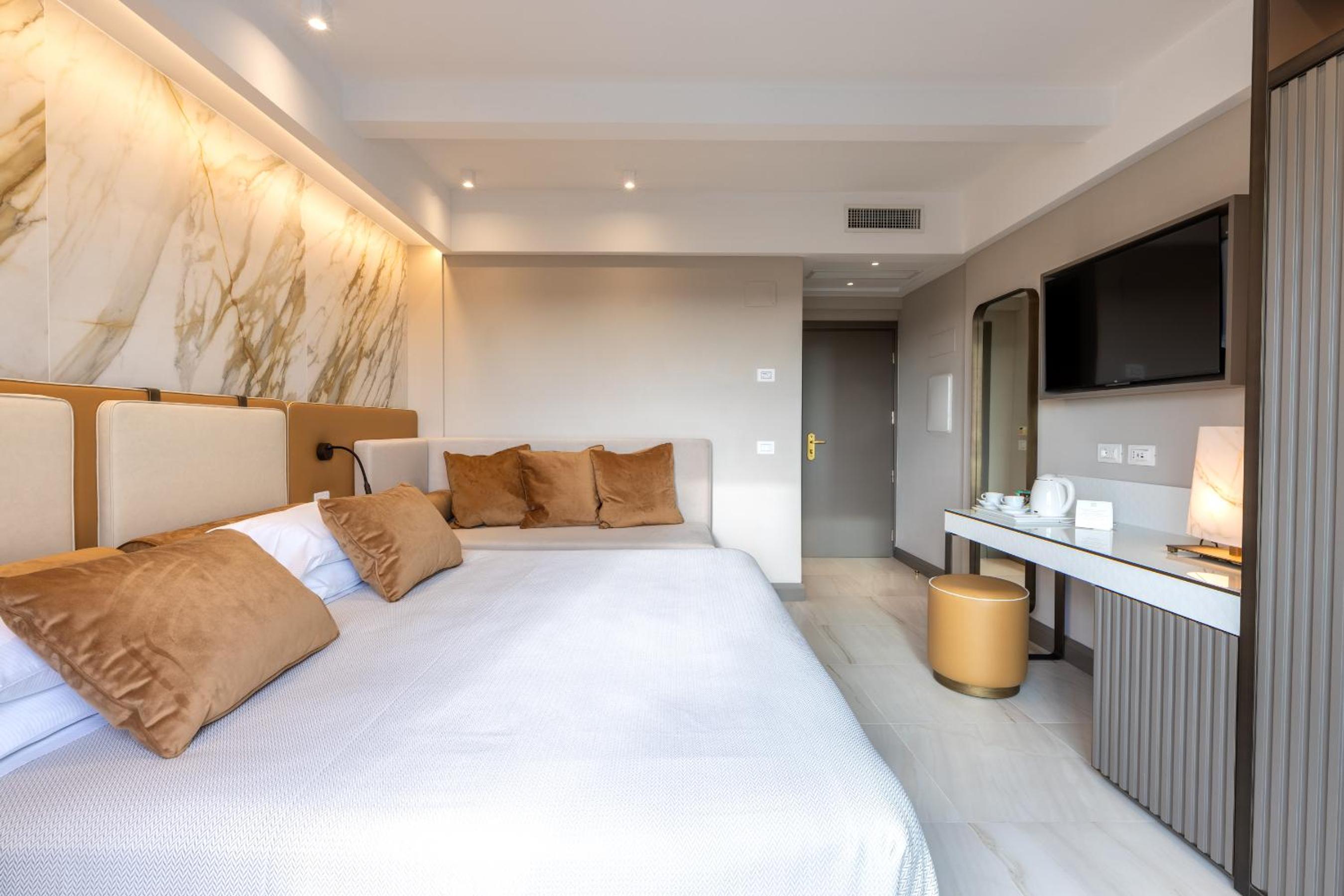Prestige Triple Room - Photo 2