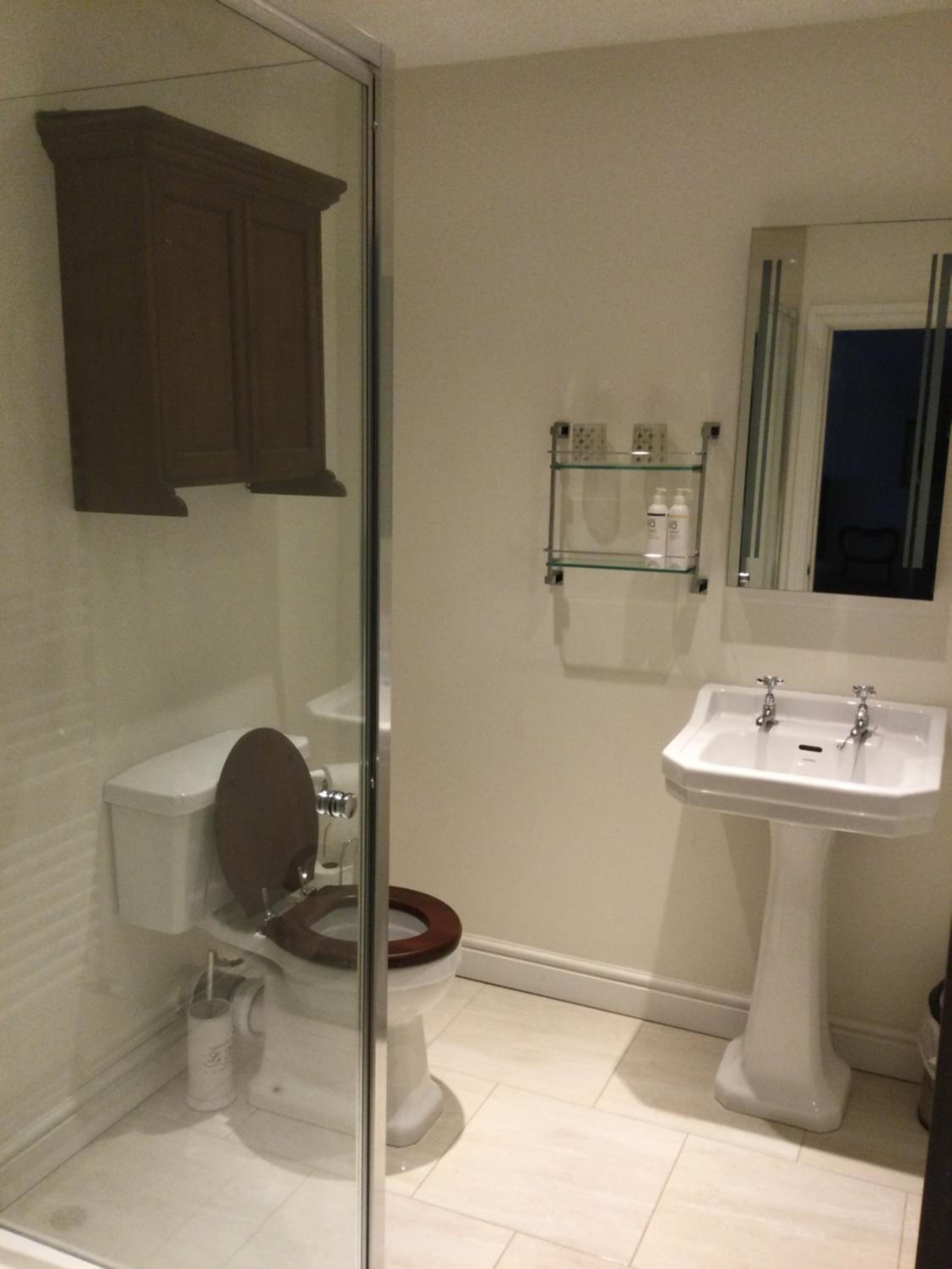 Twin Room with Shower photo 3