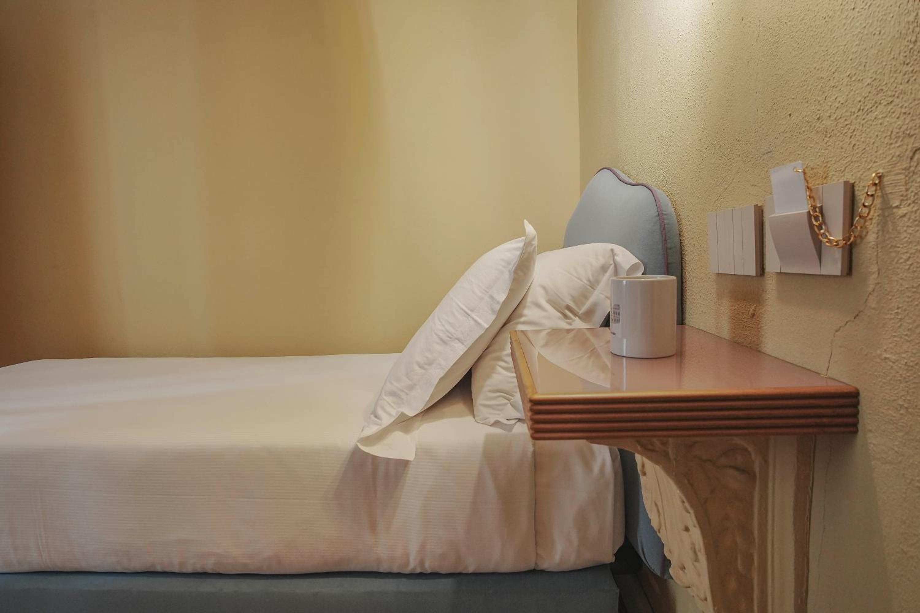 Single Room photo 2
