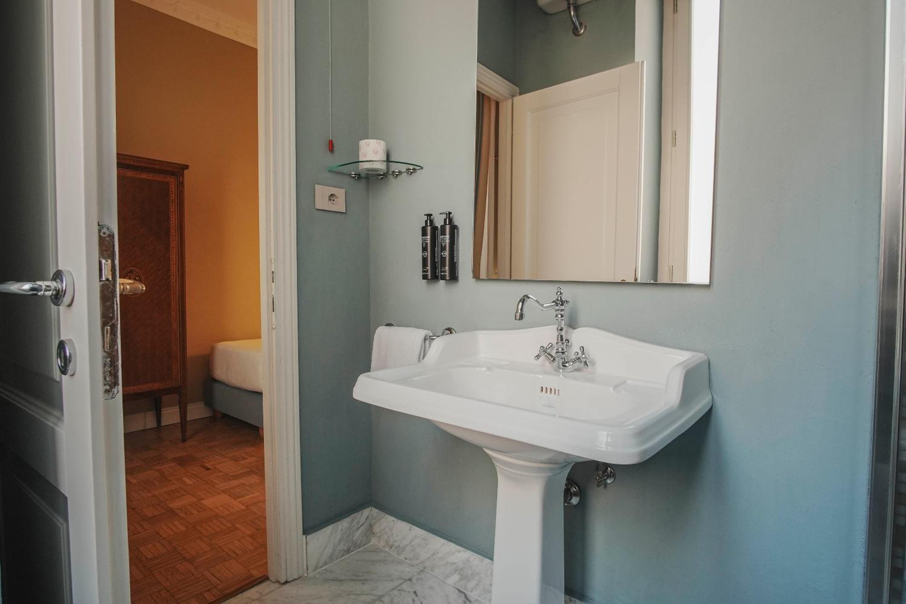 Single Room photo 3