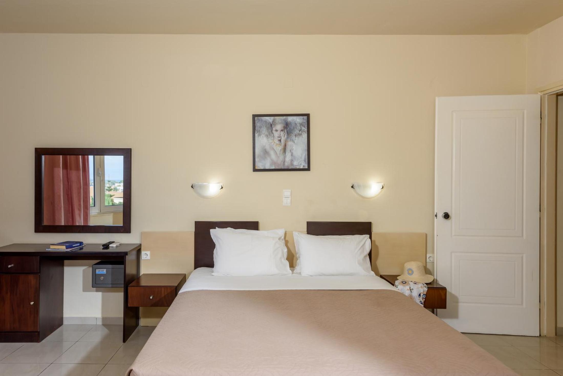 SUITE WITH PRIVATE PLUNGE POOL thumbnail 5