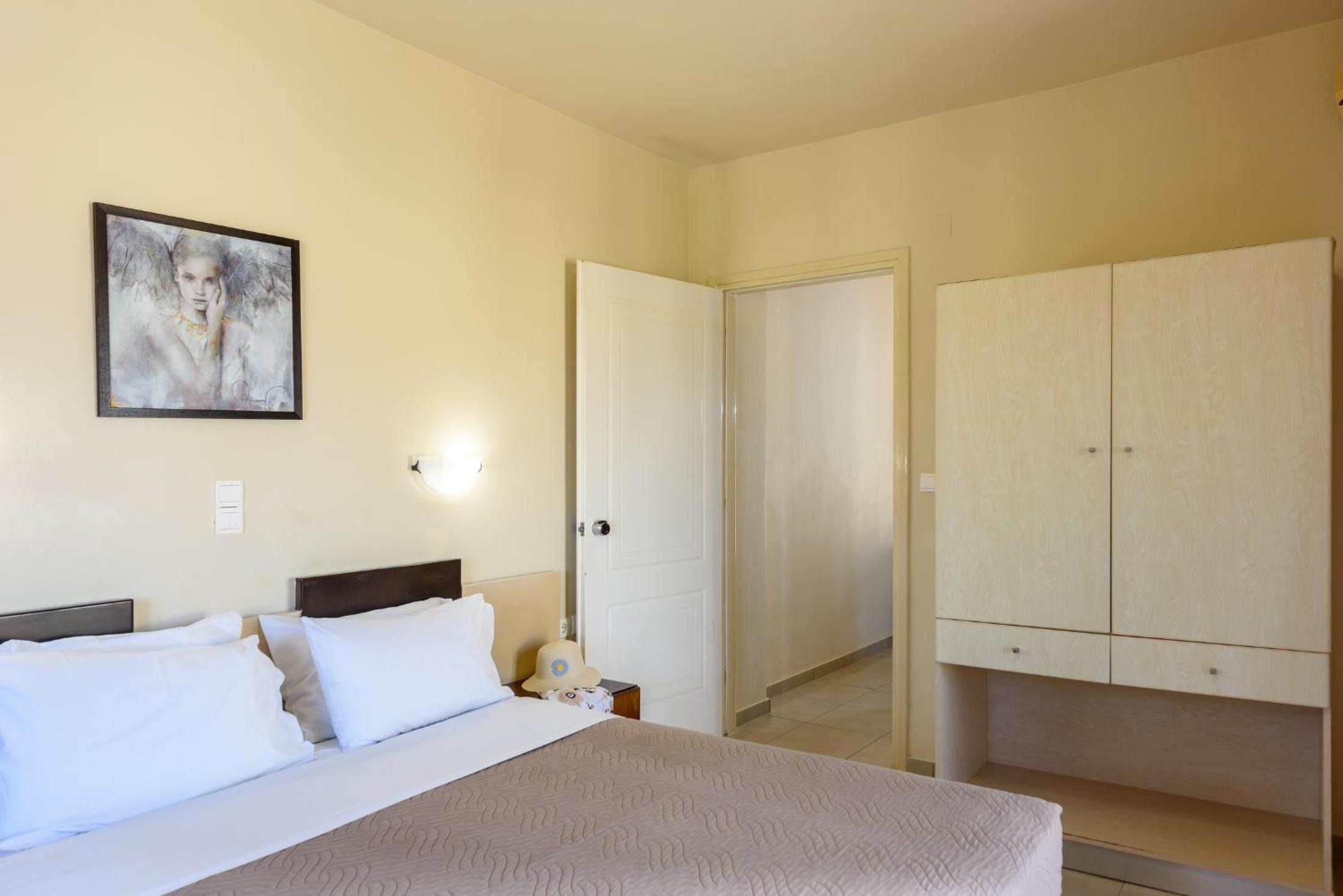 SUITE WITH PRIVATE PLUNGE POOL thumbnail 6