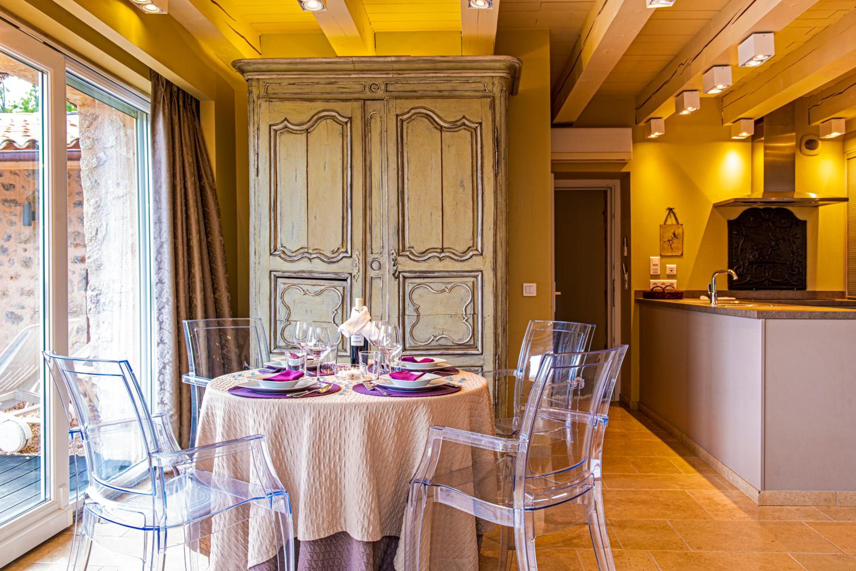 Four-Bedroom Villa with Four King Beds, Terrace, Private Pool and Valley View - Non-Smoking - Photo 4