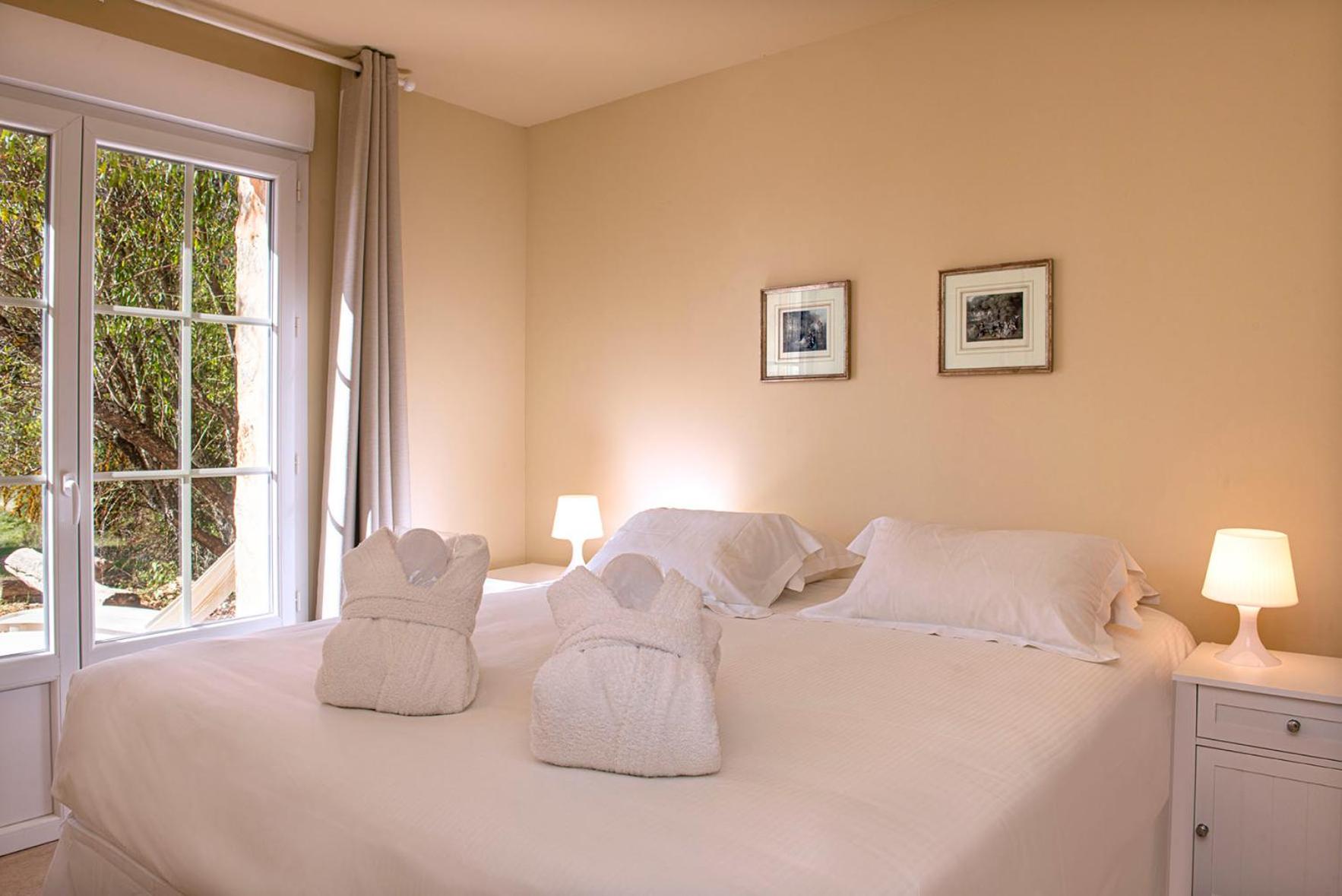 Four-Bedroom Villa with Four King Beds, Terrace, Private Pool and Valley View - Non-Smoking - Photo 8