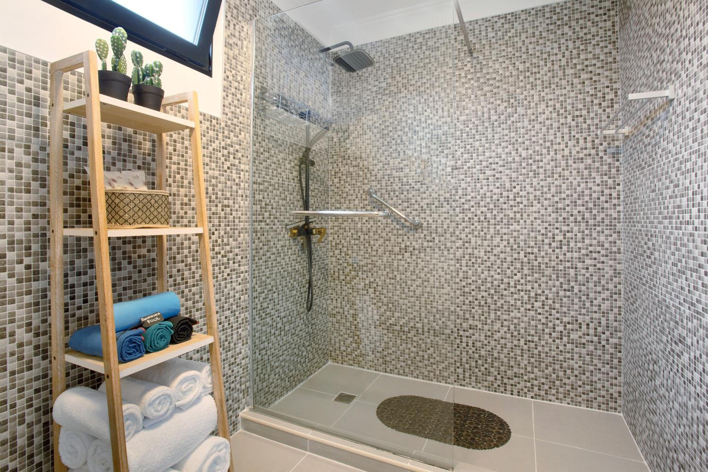 Two-Bedroom House photo 3