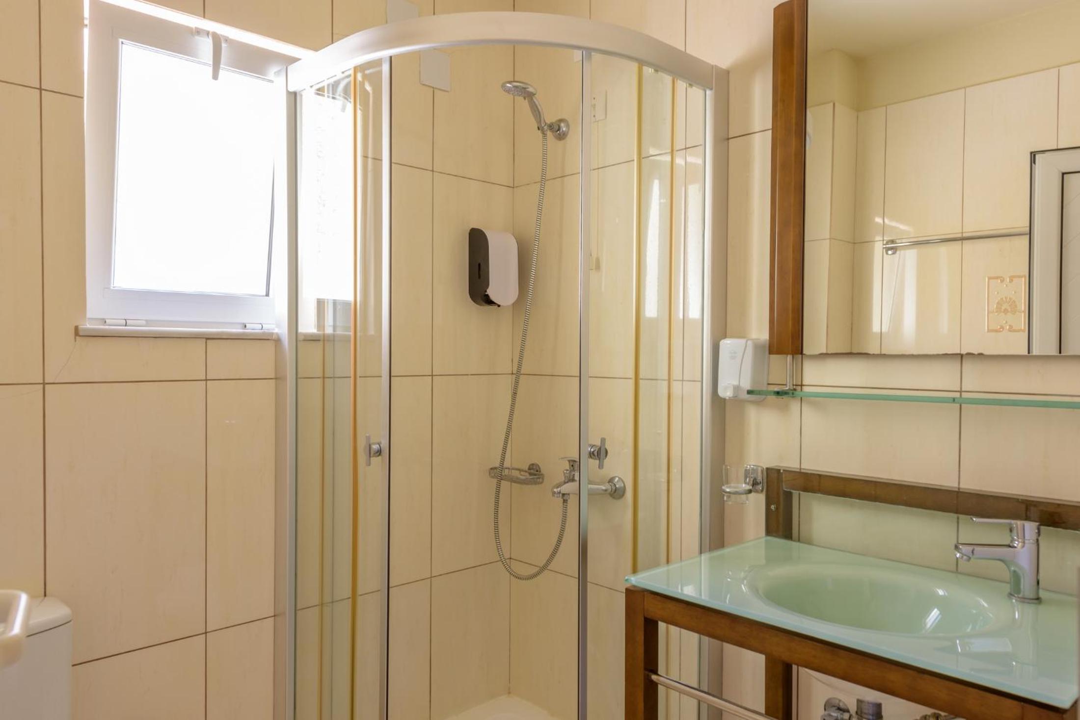 One-Bedroom Apartment with Sea View-Split Level