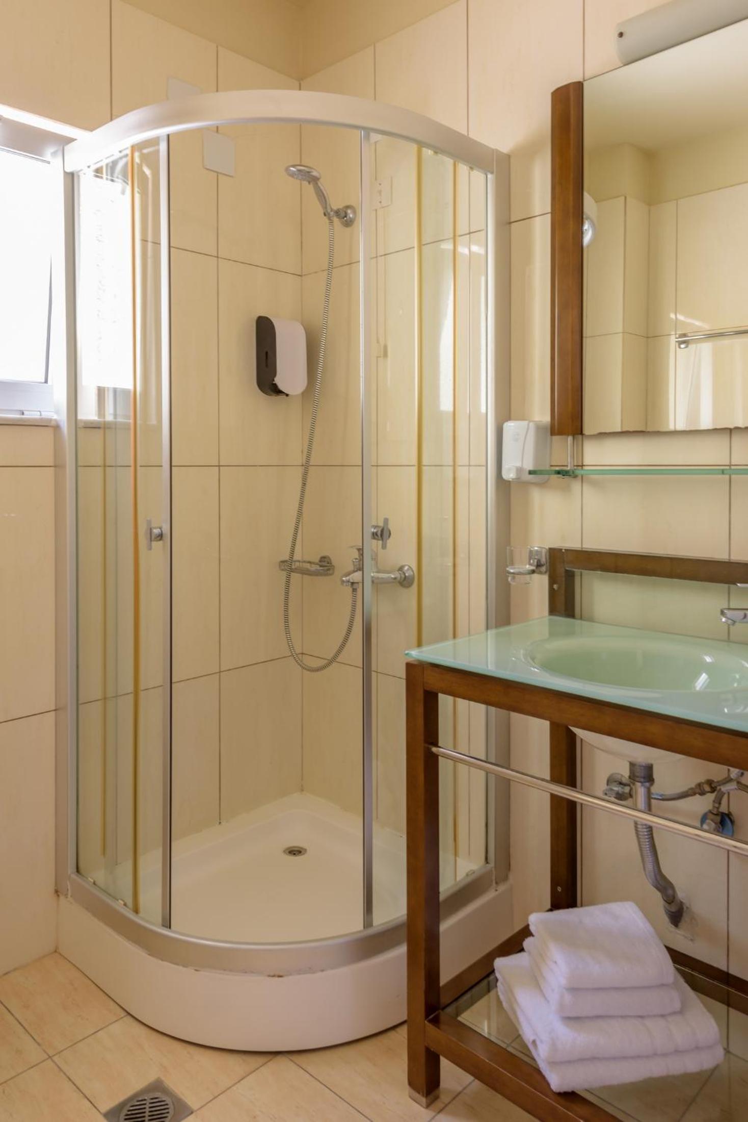 One-Bedroom Apartment with Sea View-Split Level thumbnail 6