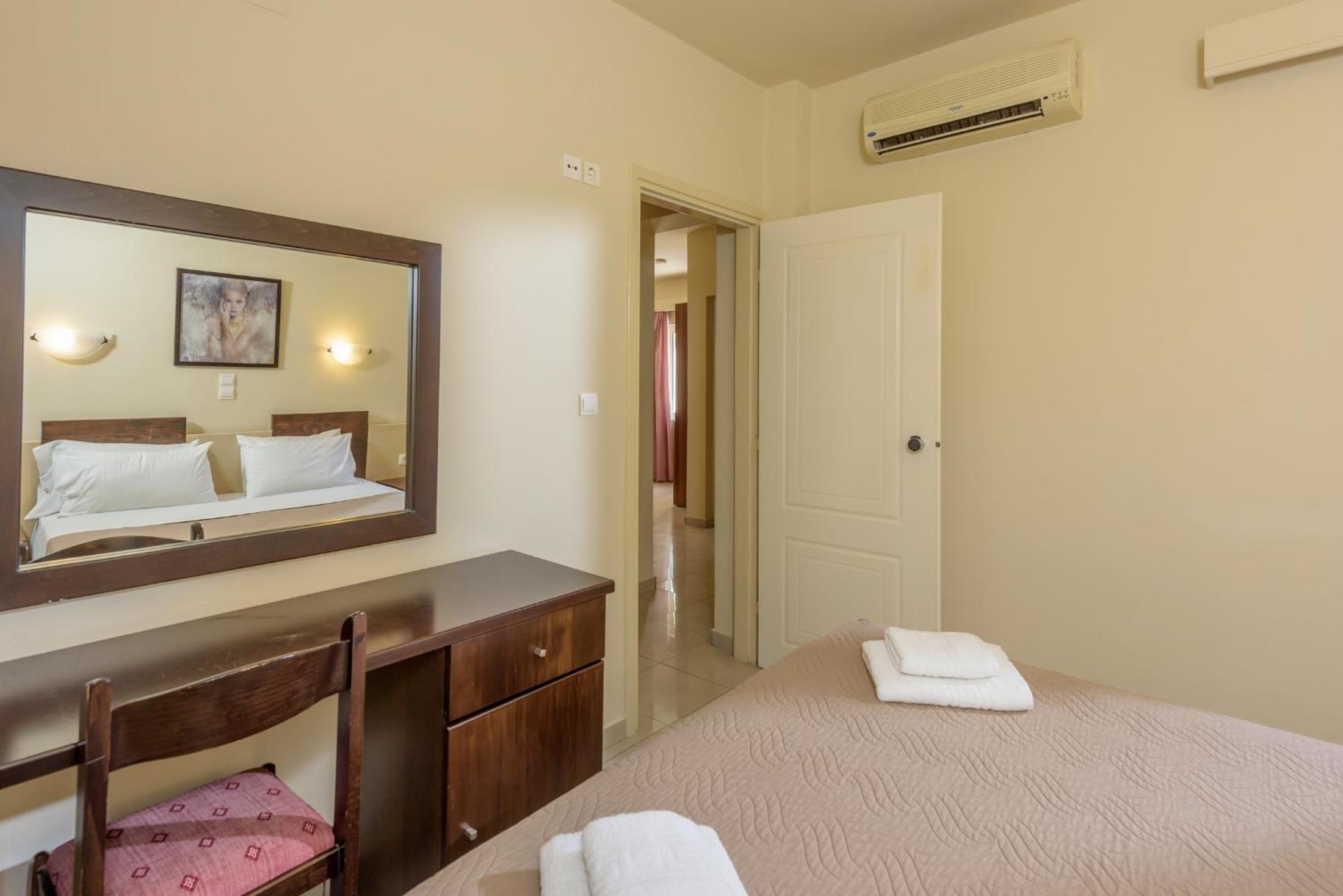 One-Bedroom Apartment with Sea View-Split Level thumbnail 5