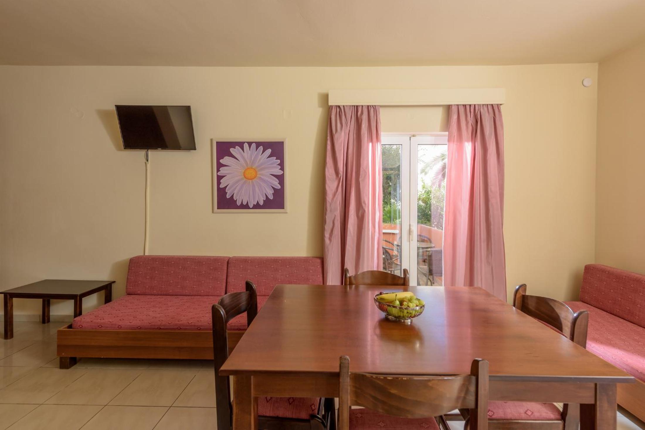 Two-Bedroom Apartment with Garden View thumbnail 6