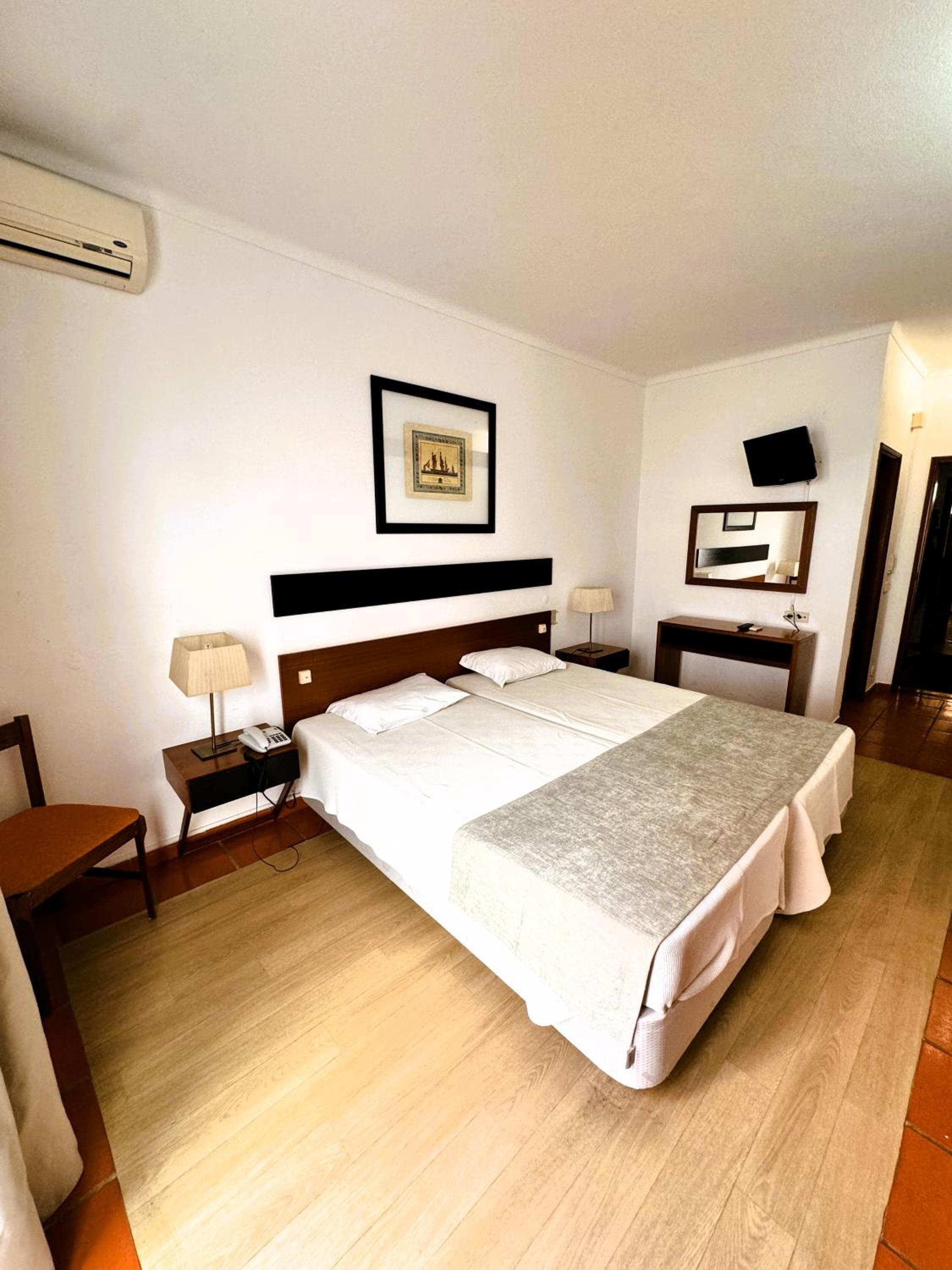 Deluxe Double Room (2 Adults + 1 Child)