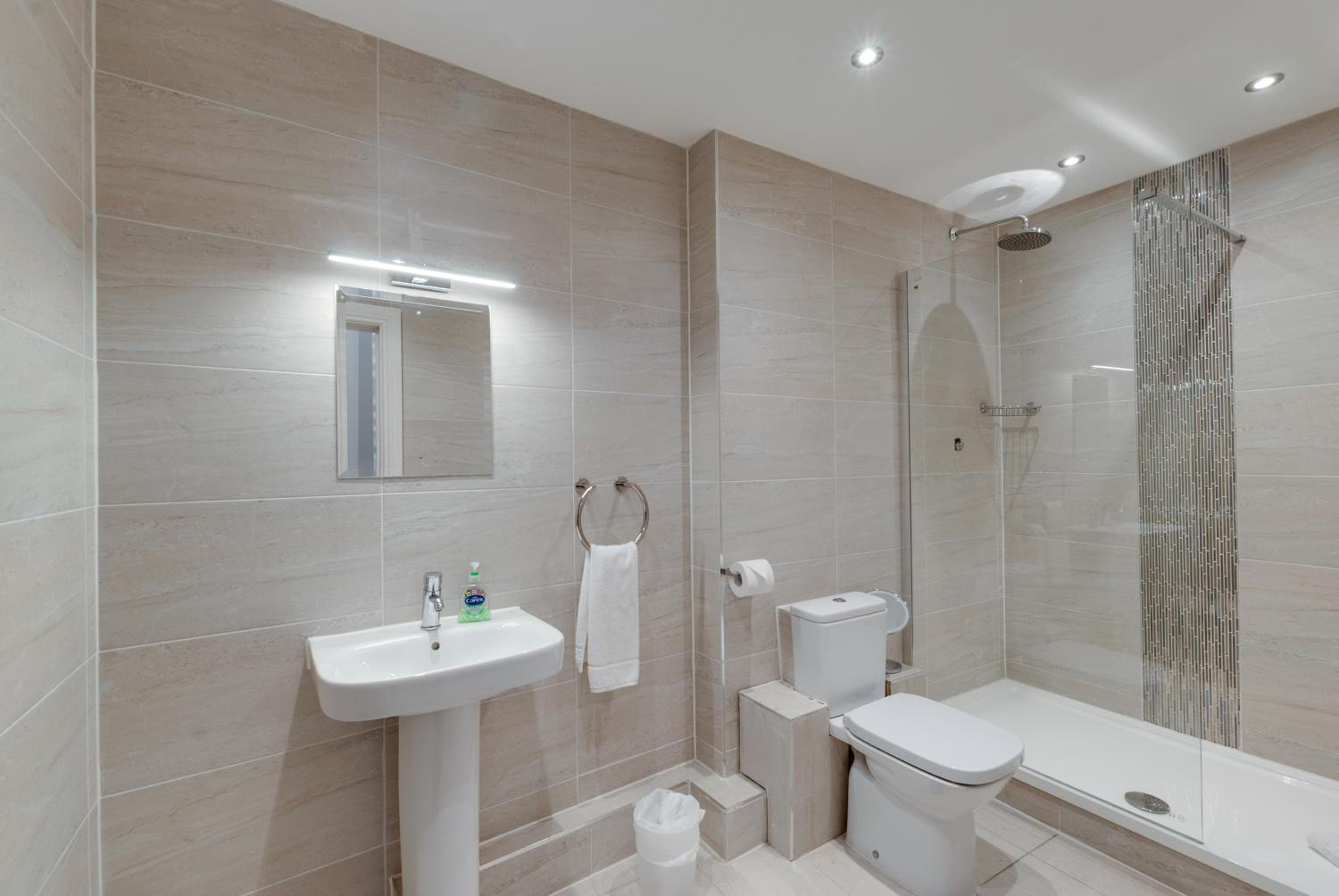One-Bedroom Apartment - Photo 4