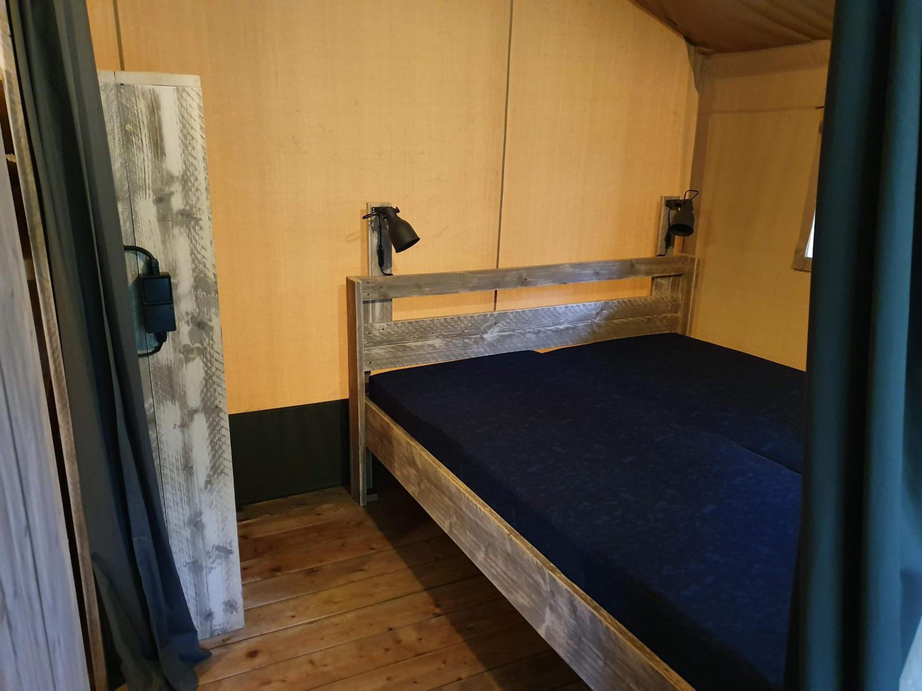 Tent 3 photo 3