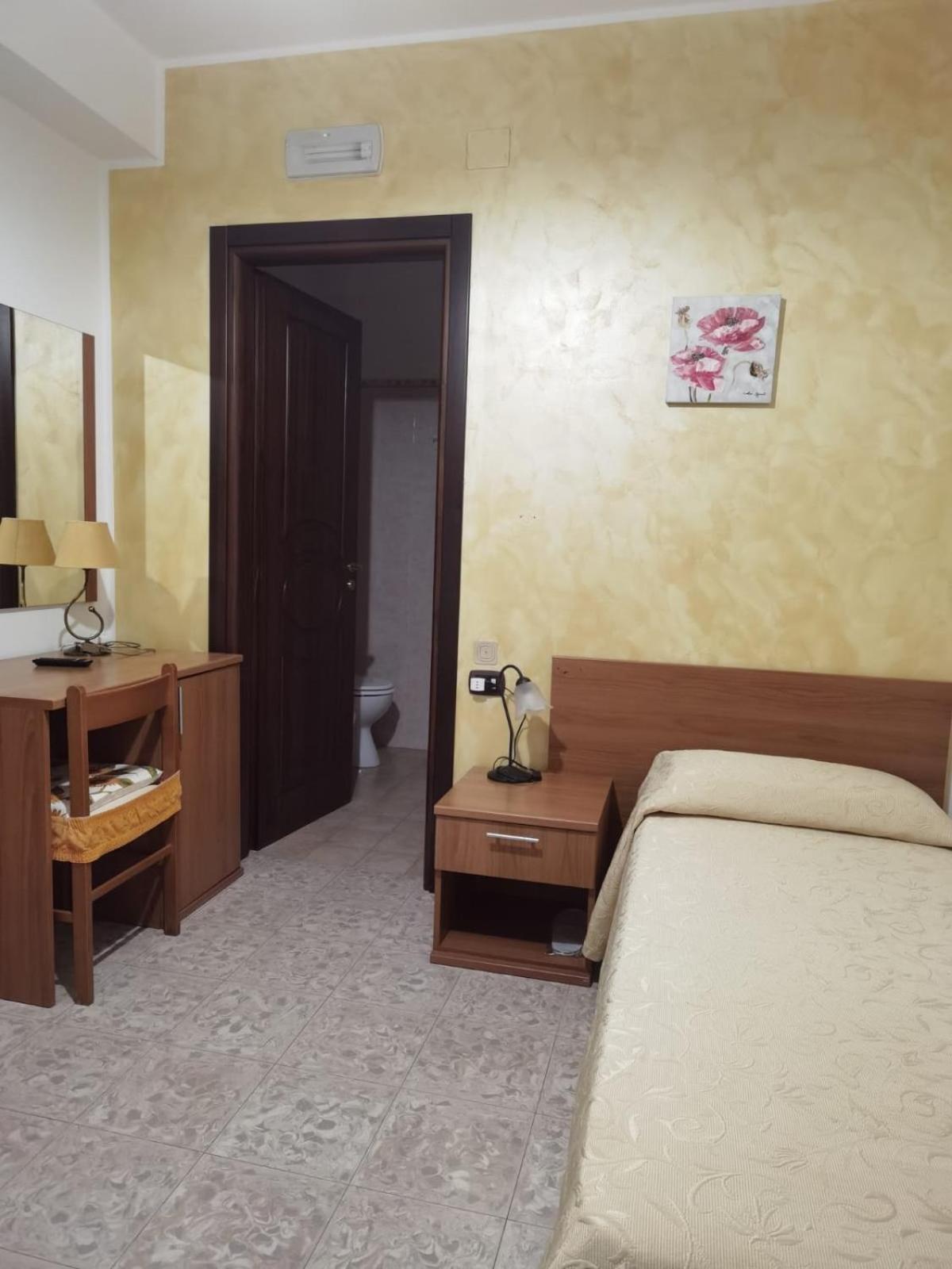 Single Room photo 2
