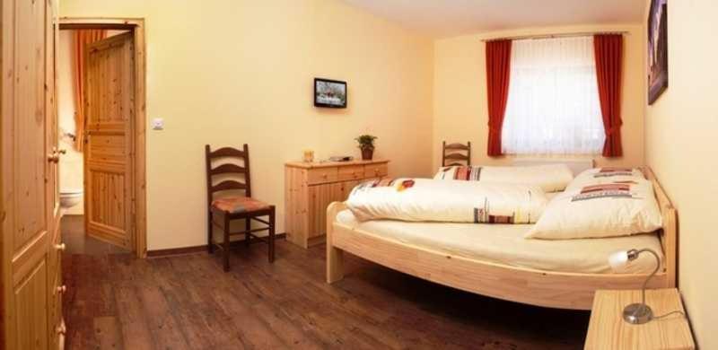 Twin Room with Private Bathroom - Photo 2