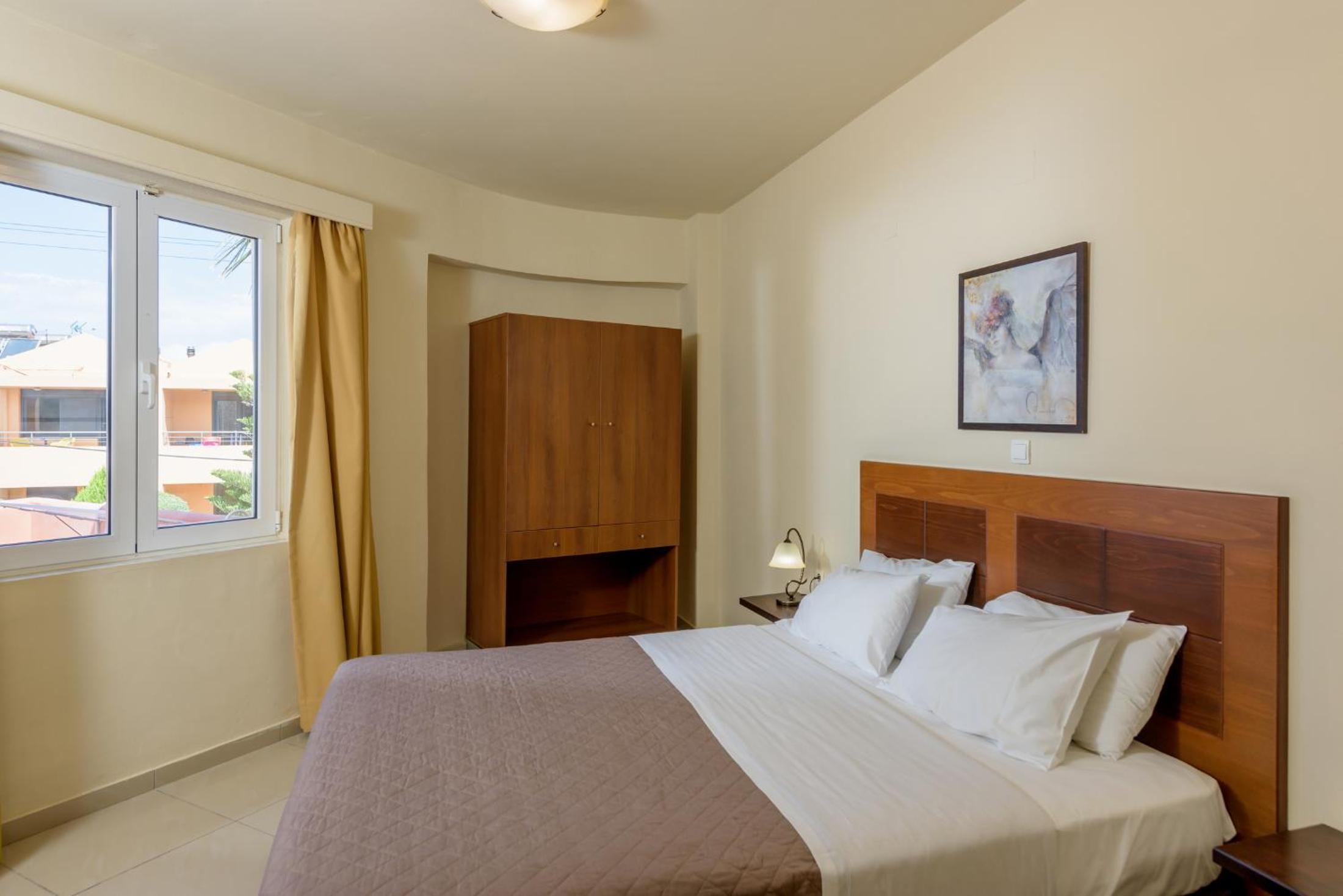 Double or Twin Room with Garden View thumbnail 6