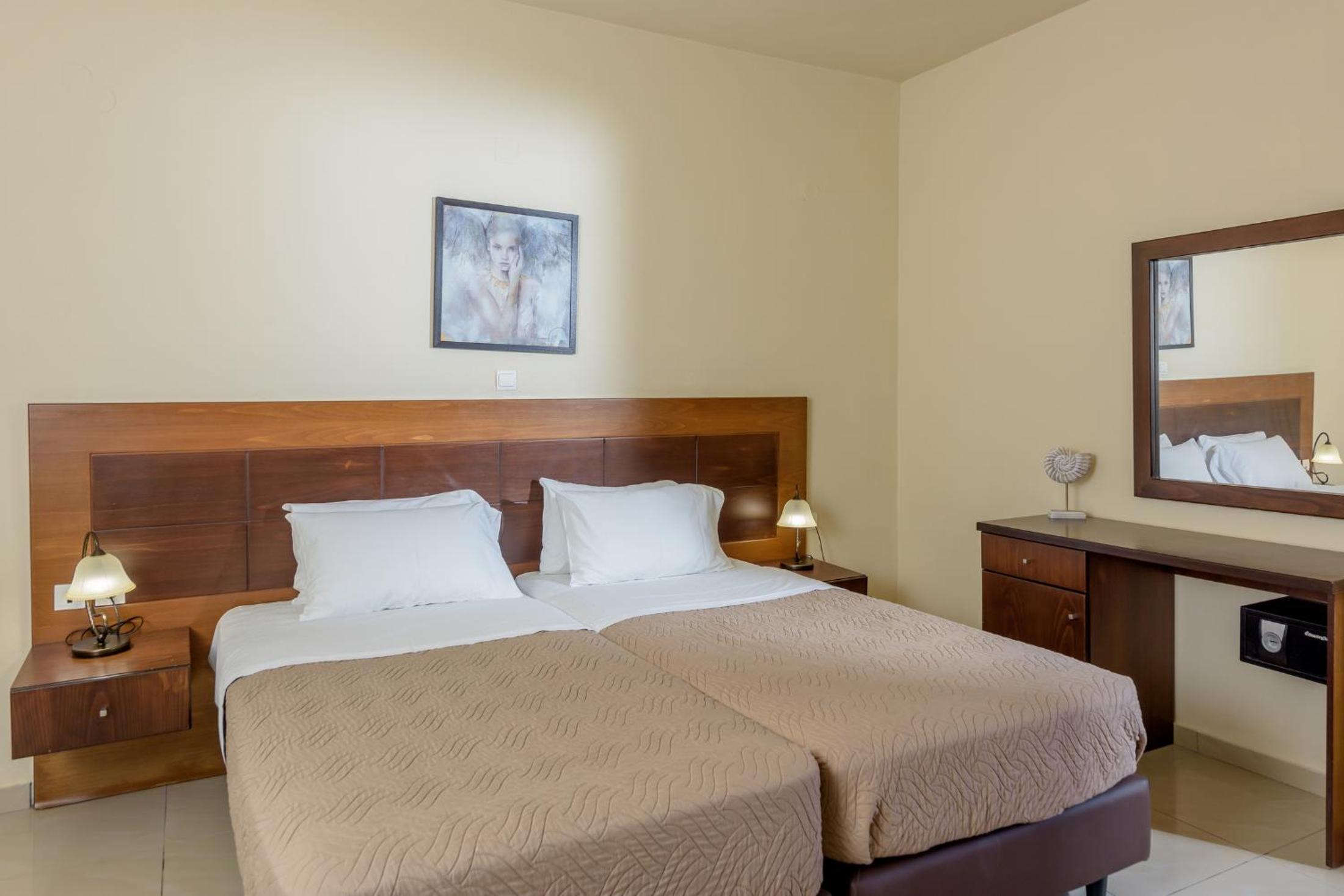 Double or Twin Room with Garden View thumbnail 5