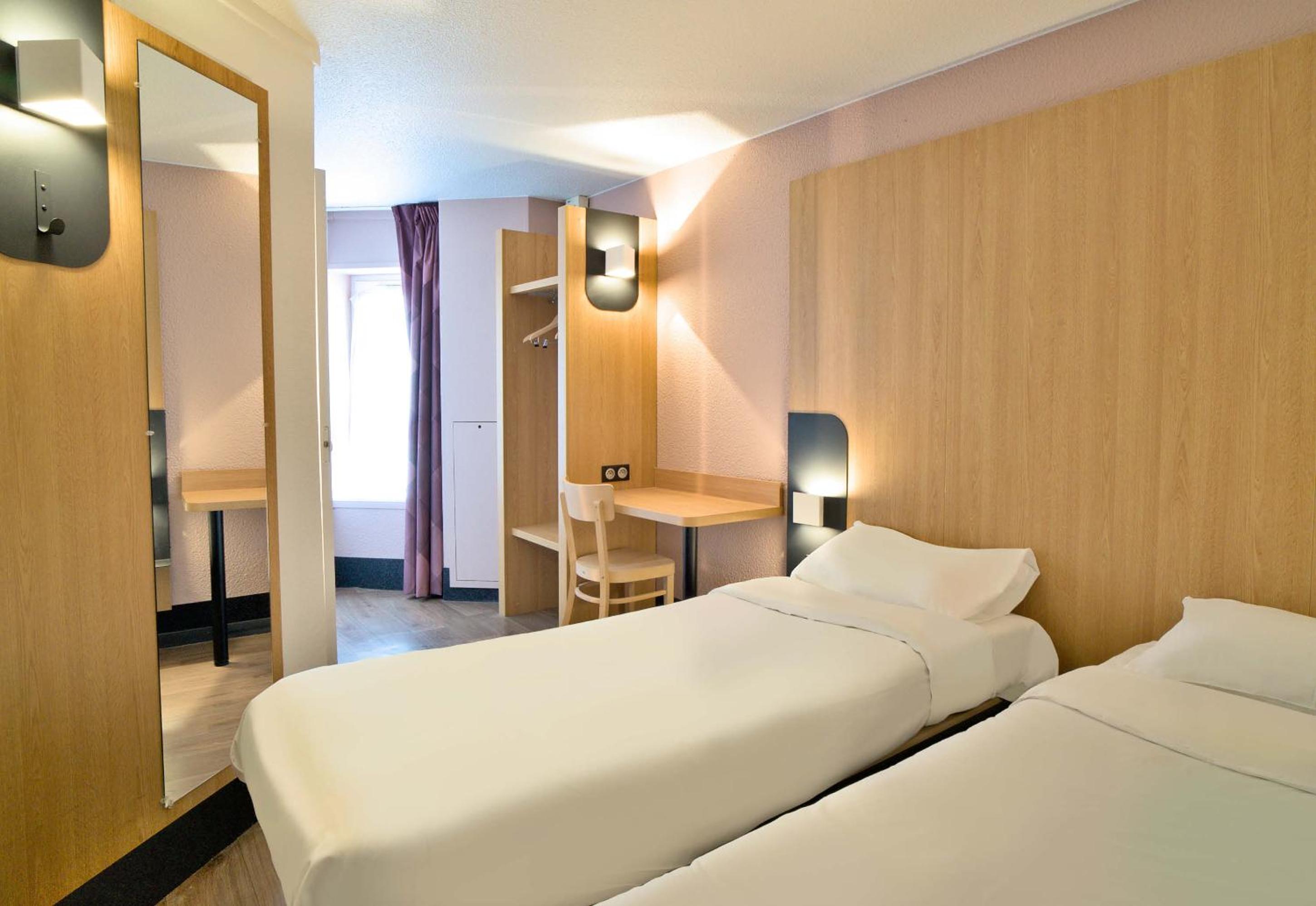 Twin Room - Photo 1