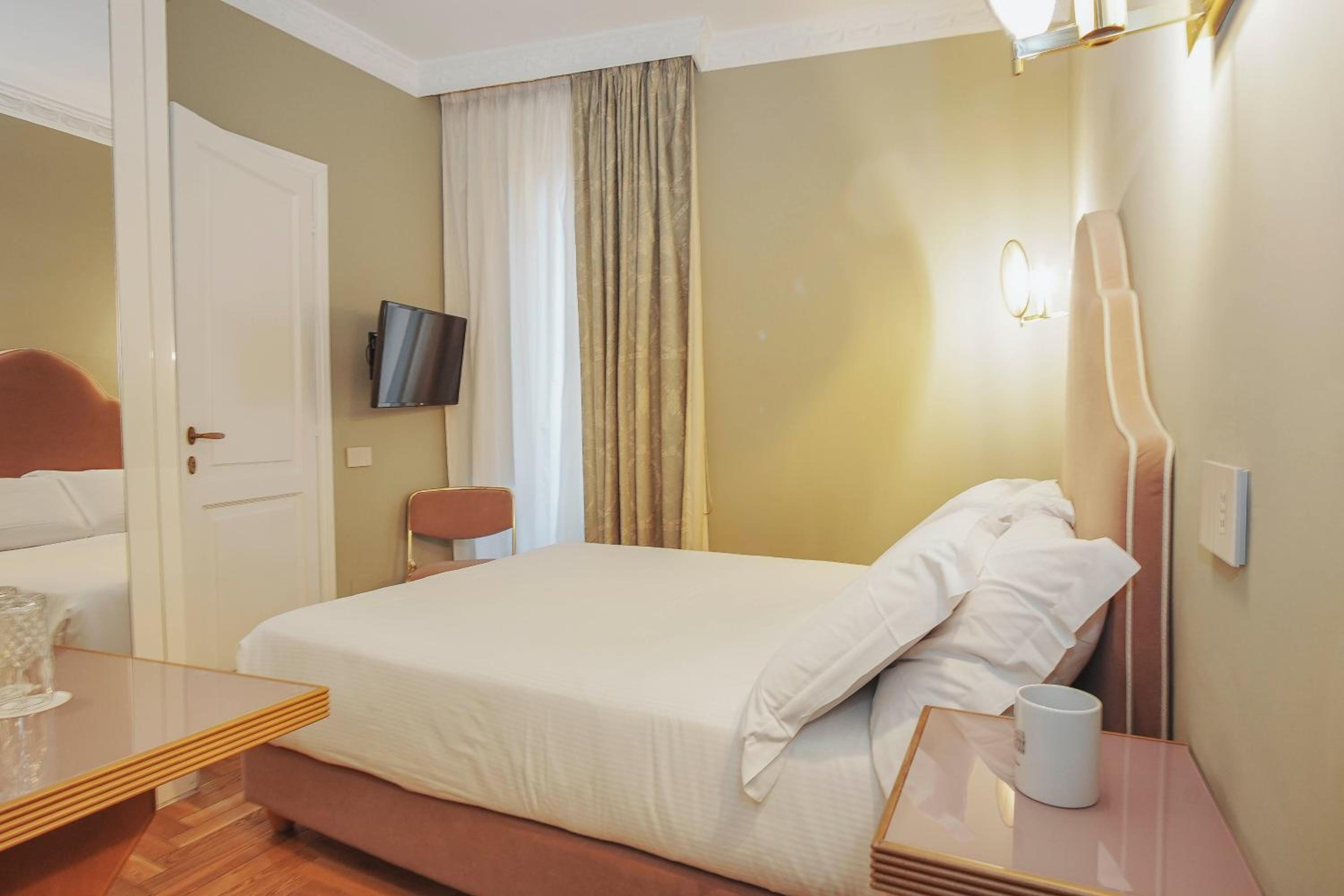 Small Double Room photo 1