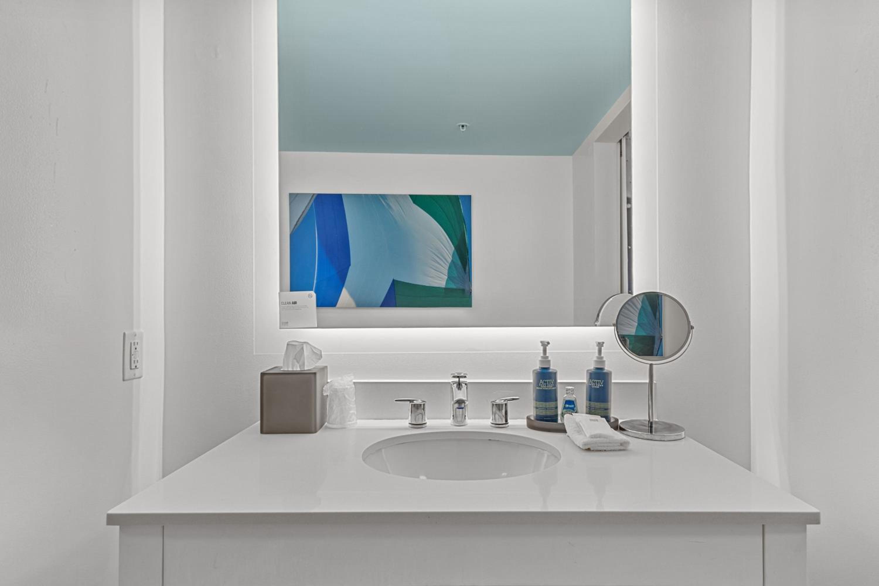 King Suite with Harbor View - Photo 4