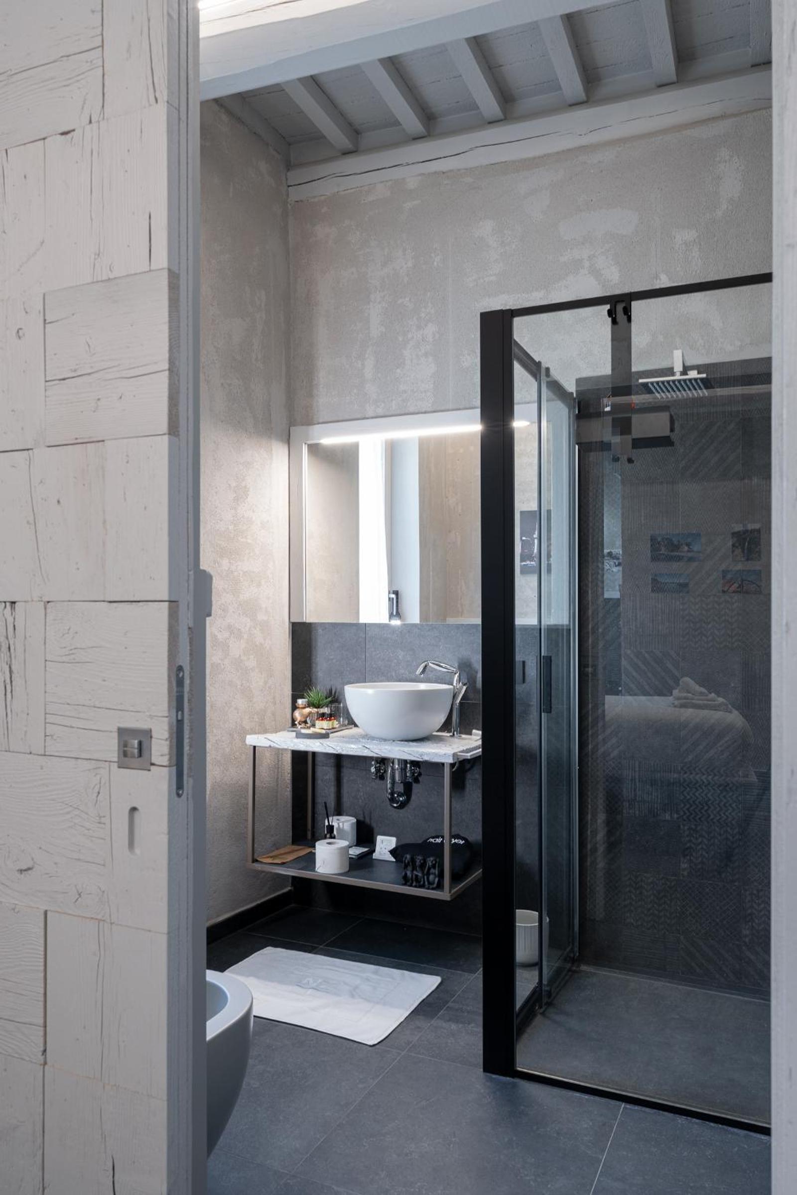 Deluxe Double Room with Bath photo 3