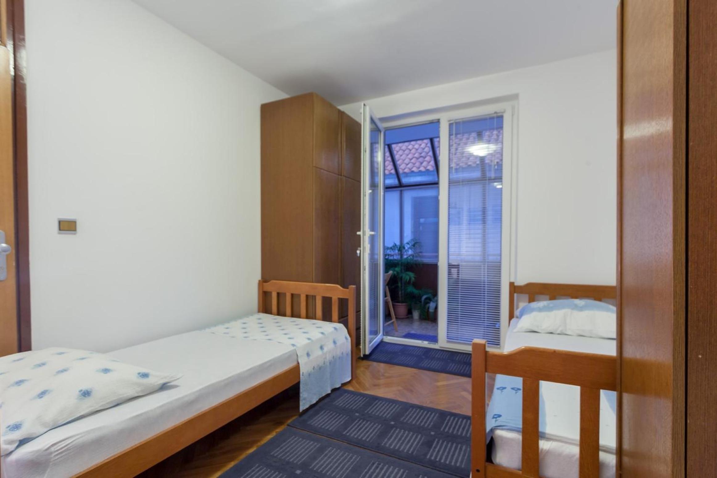 Triple Room - Photo 10