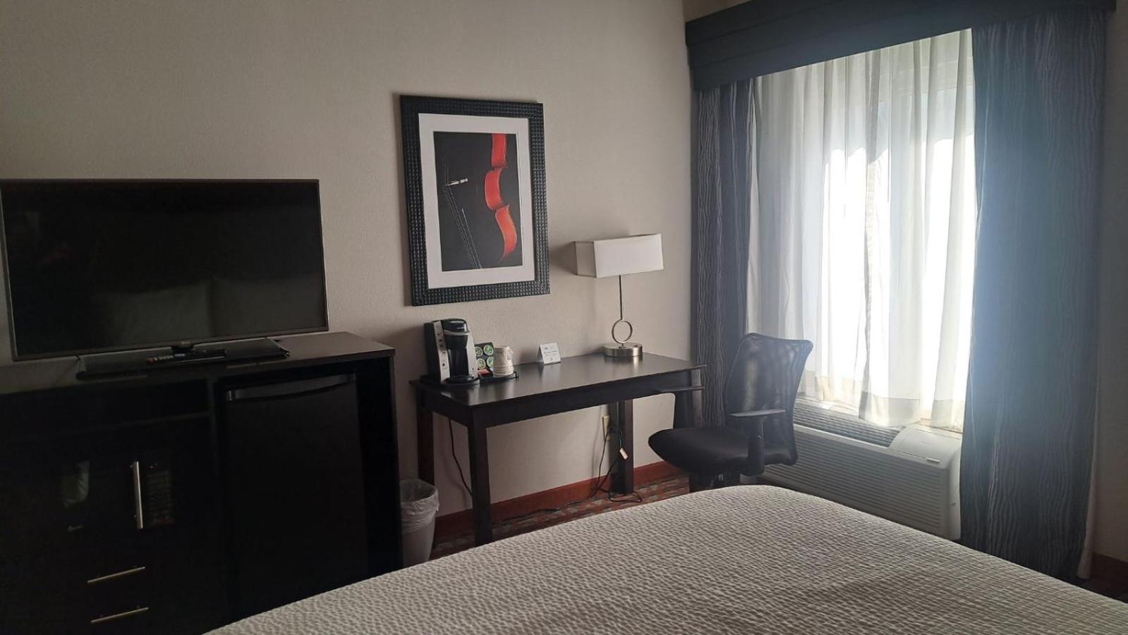 Standard King Room - Photo 3