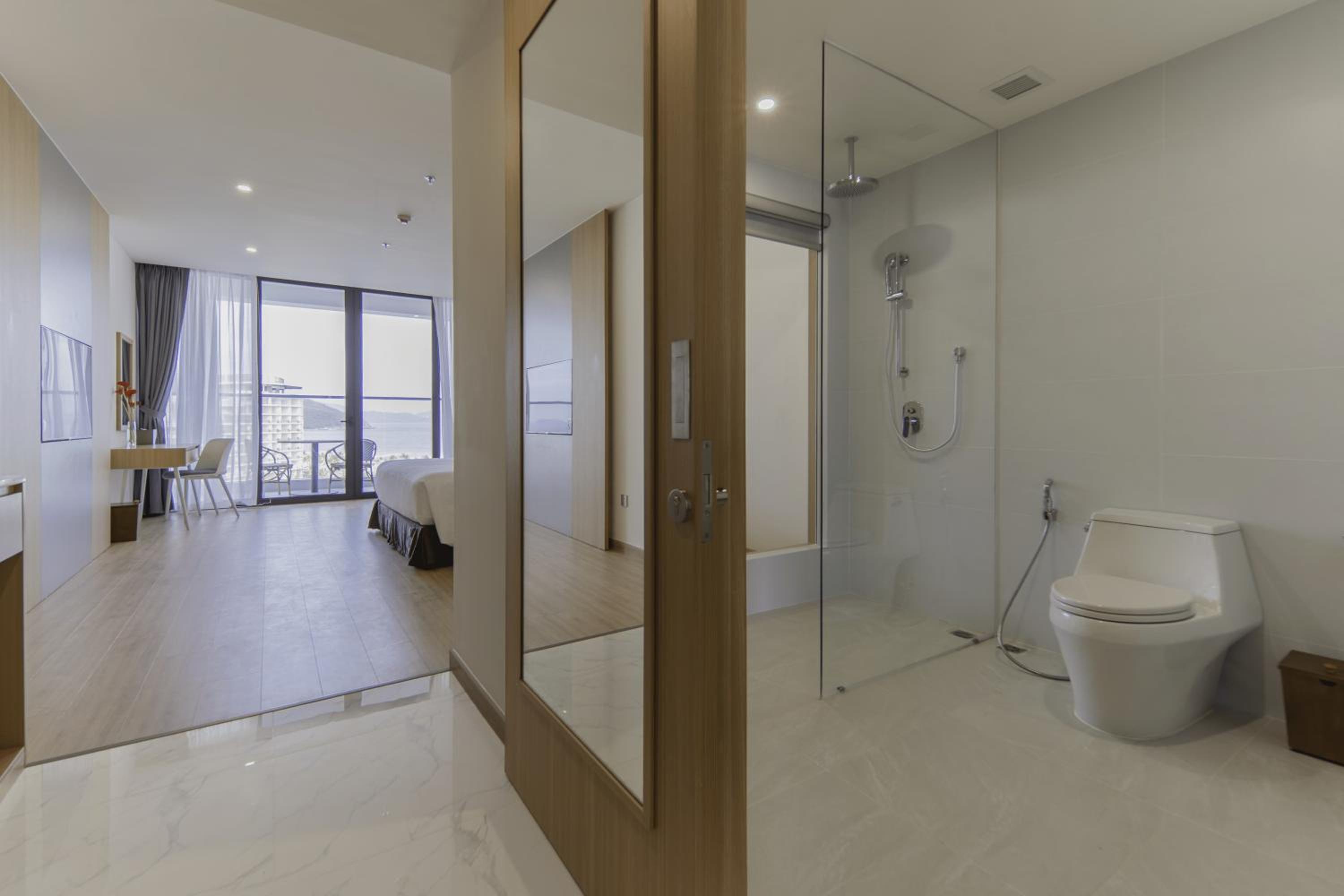 Deluxe Double Balcony with Ocean View - Photo 23