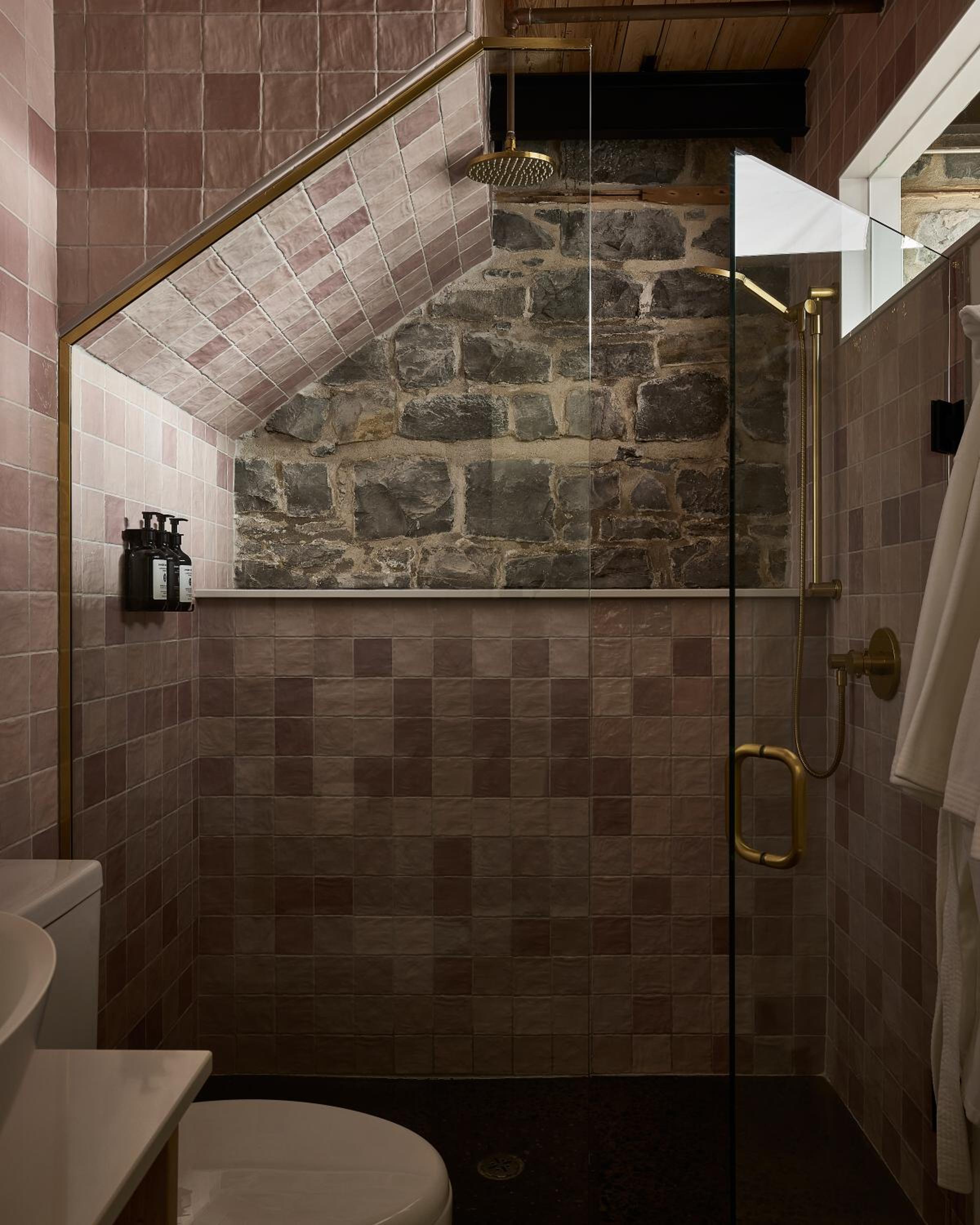 Queen Suite - Photo 7