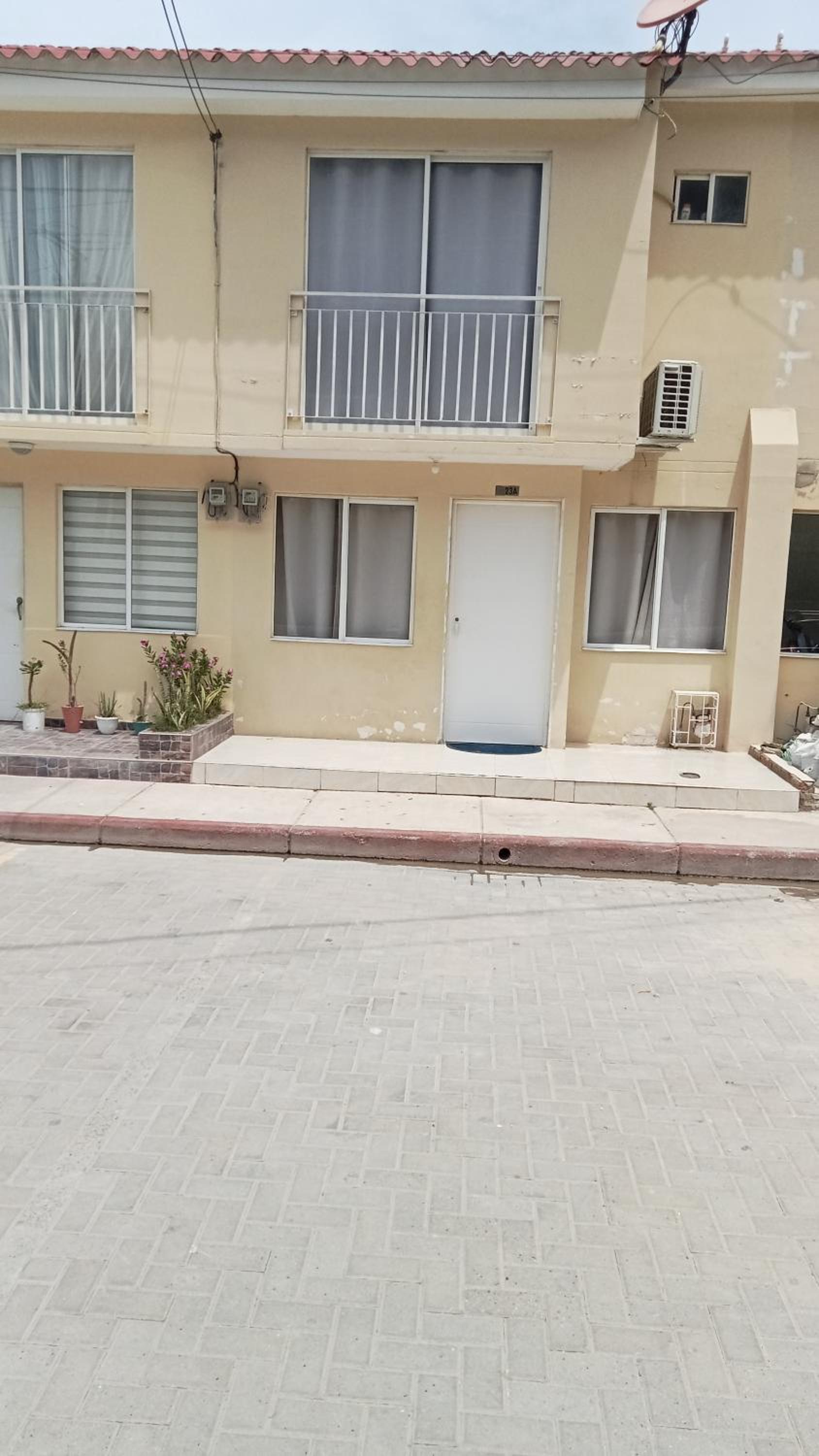 One-Bedroom House photo 1