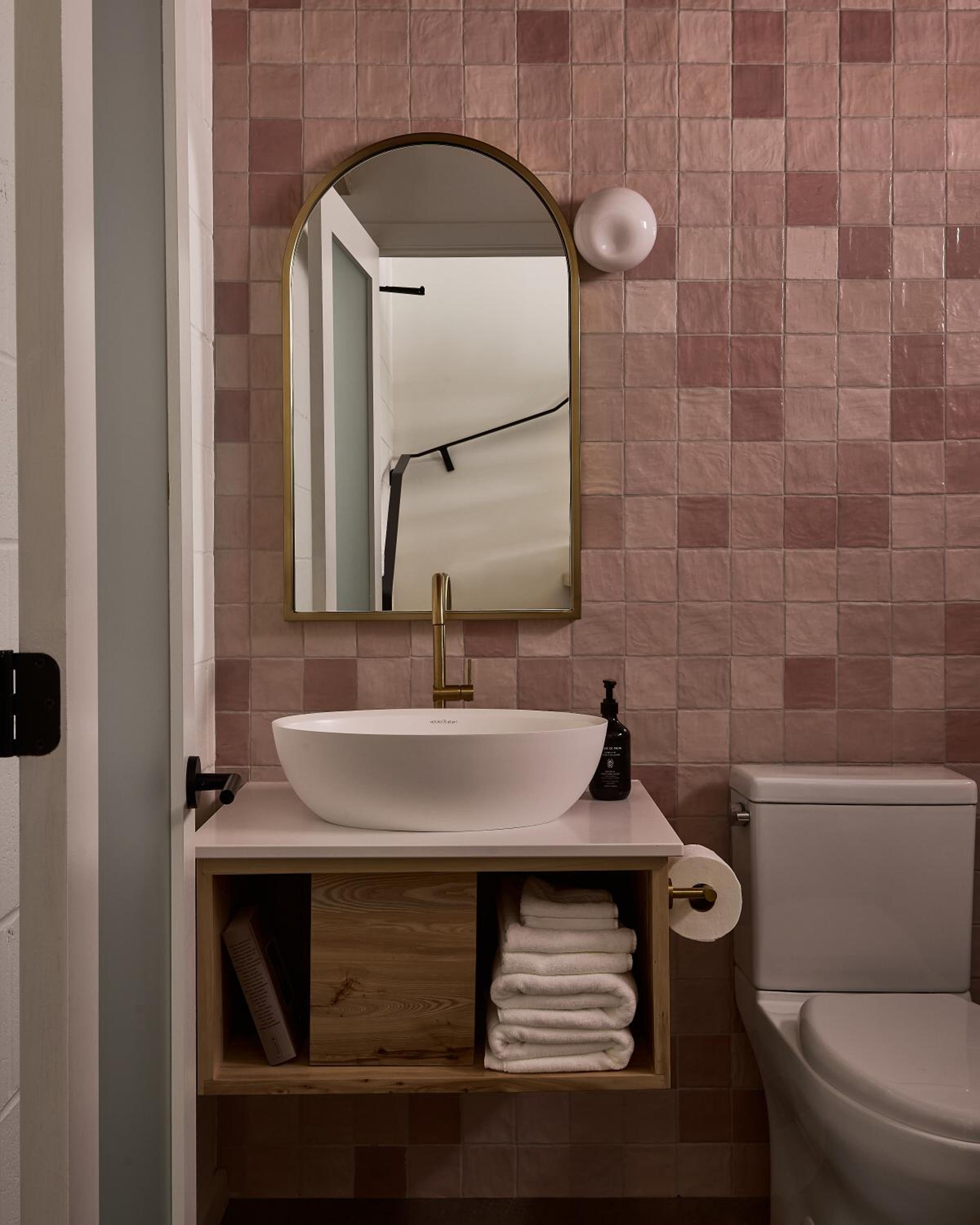 Deluxe King Suite - Photo 4