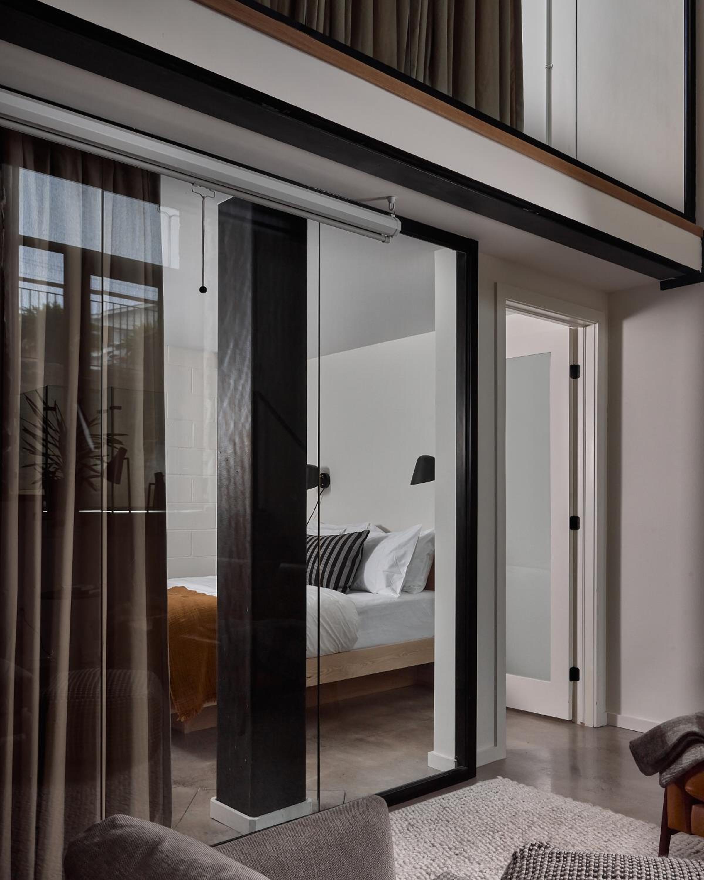 Superior Suite - Photo 7