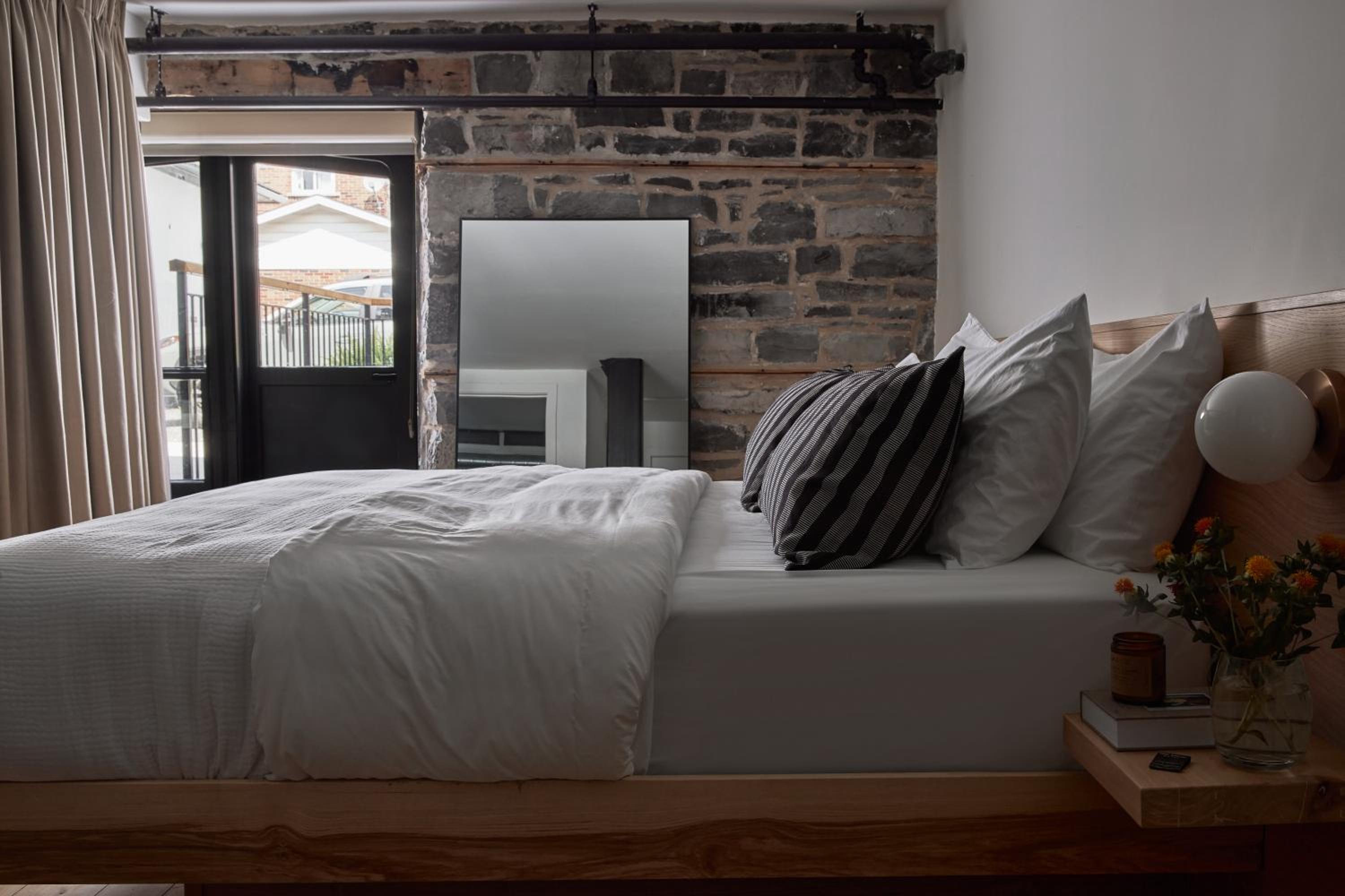 Superior Suite - Photo 11