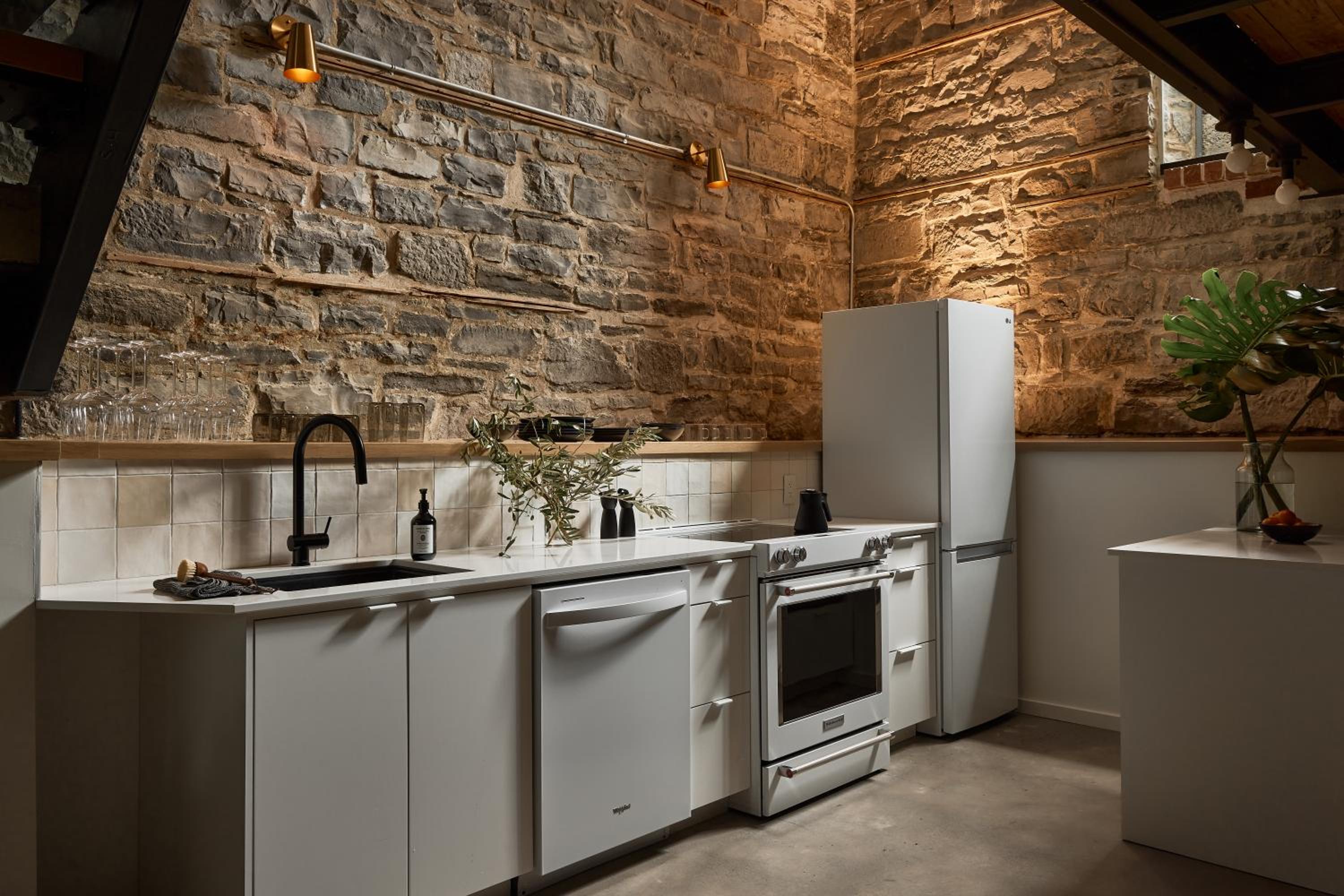 Superior Suite - Photo 14