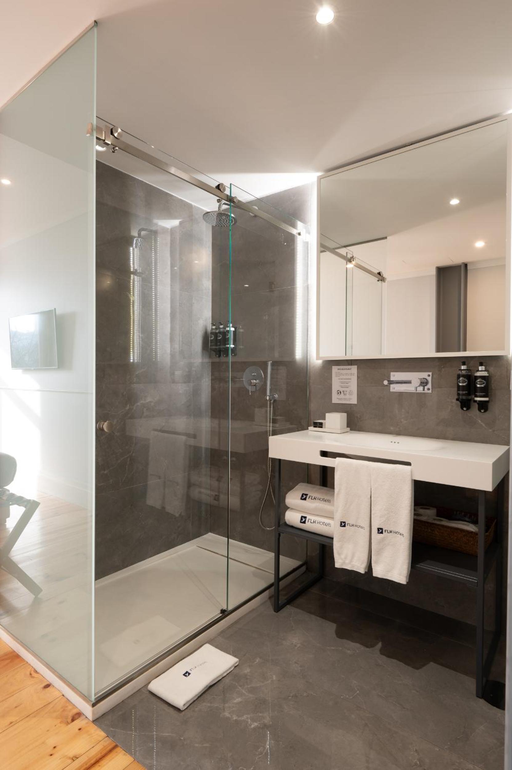 Premium Double Room - Photo 6