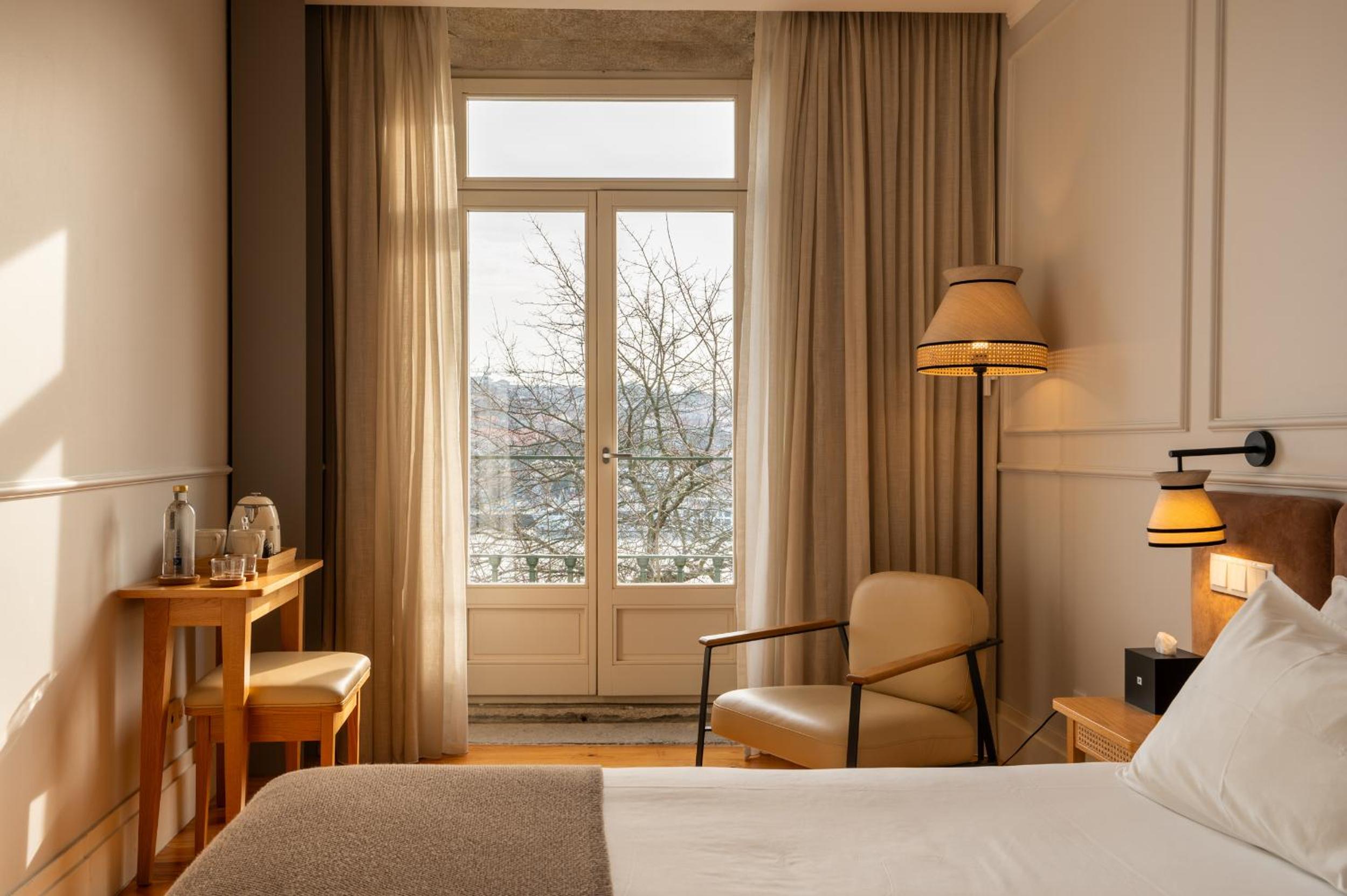 Premium Double Room - Photo 9