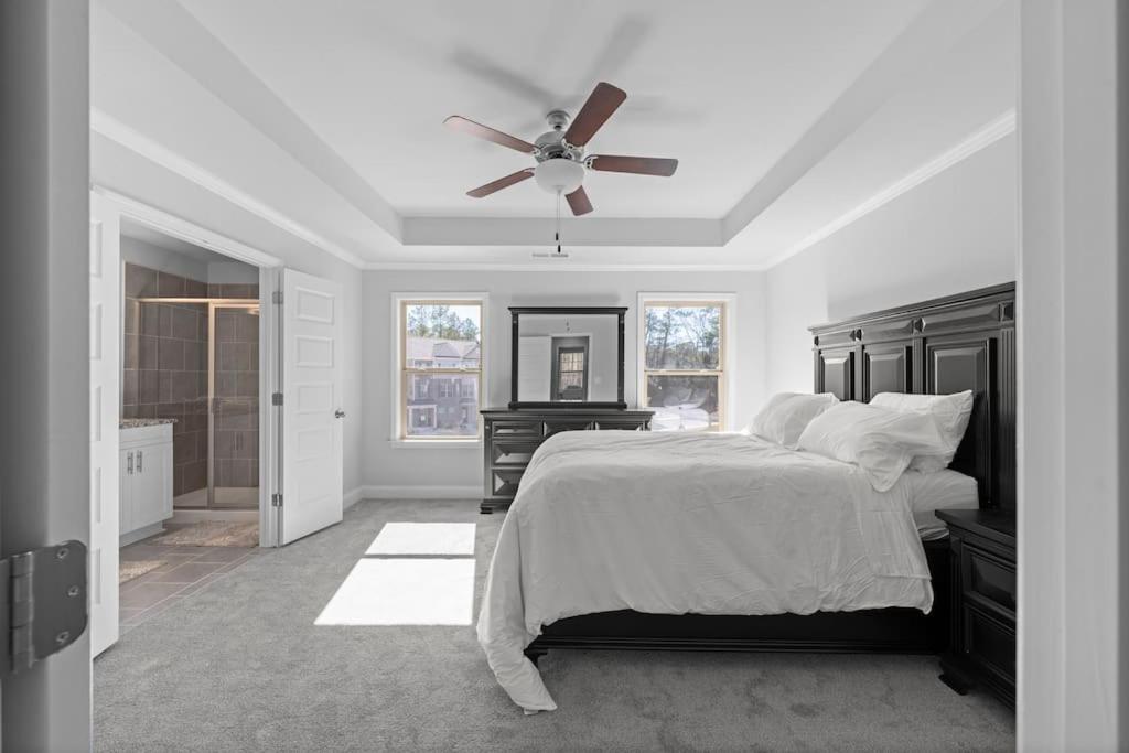 Three-Bedroom House photo 1