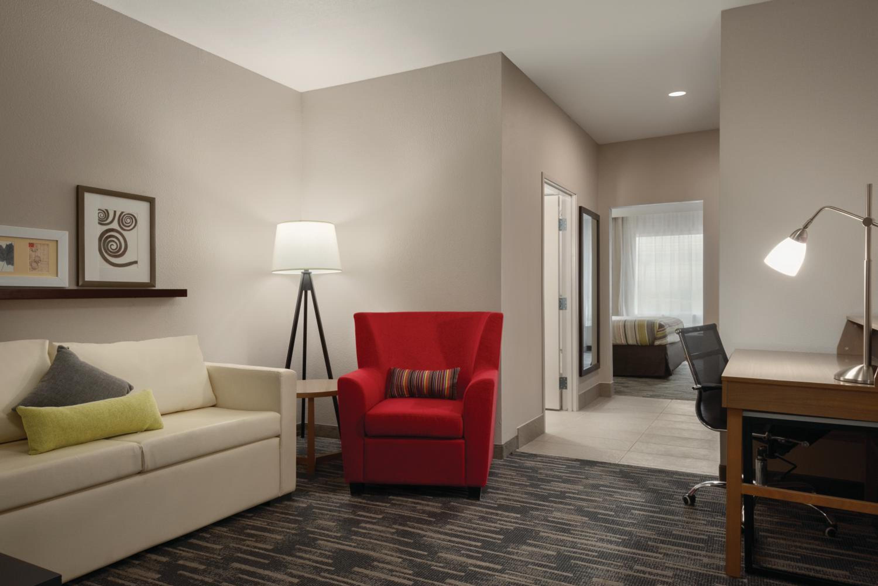 One-Bedroom Queen Suite with Sofa Bed - Non-Smoking photo 2