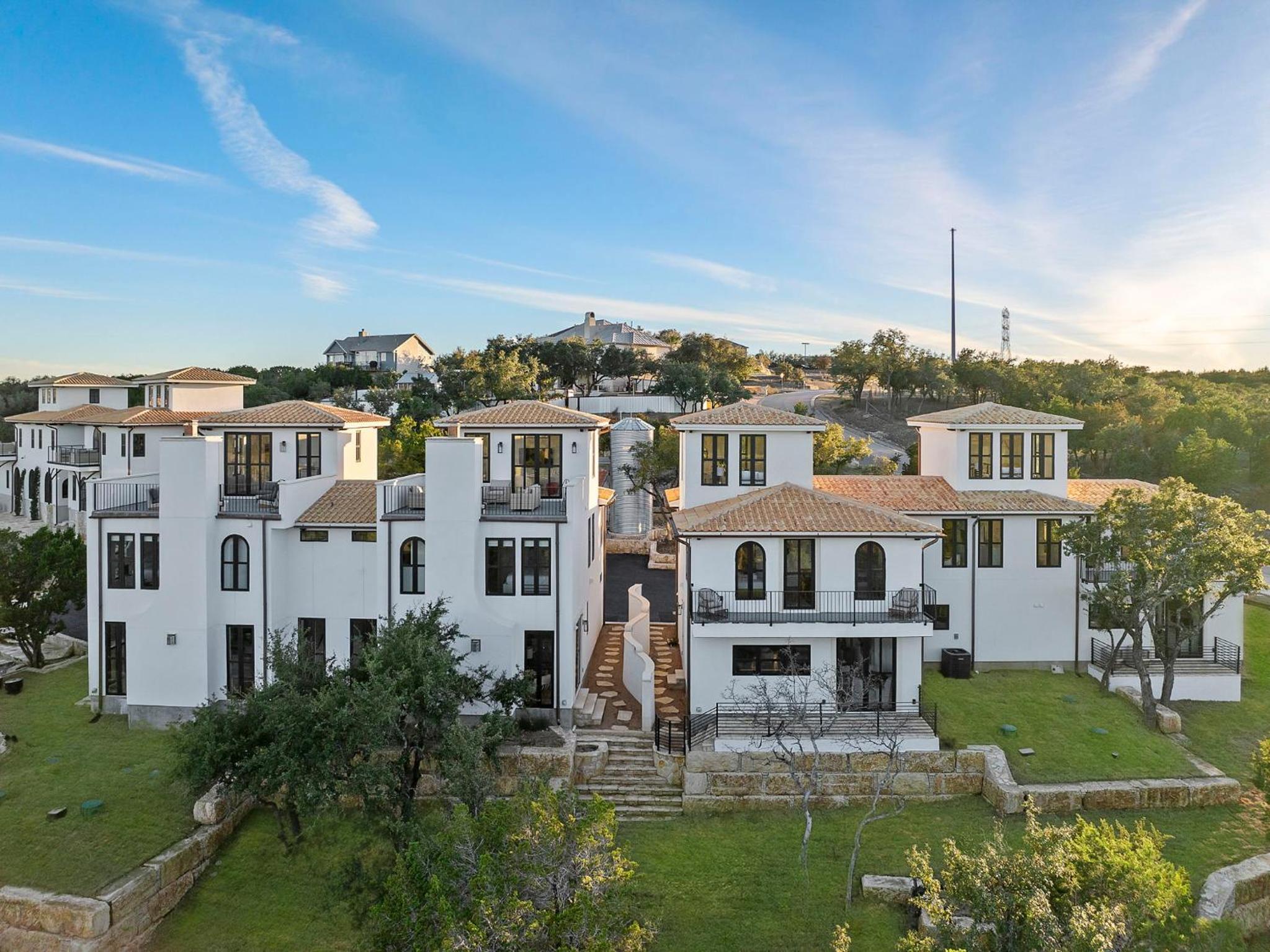 Villa photo 2
