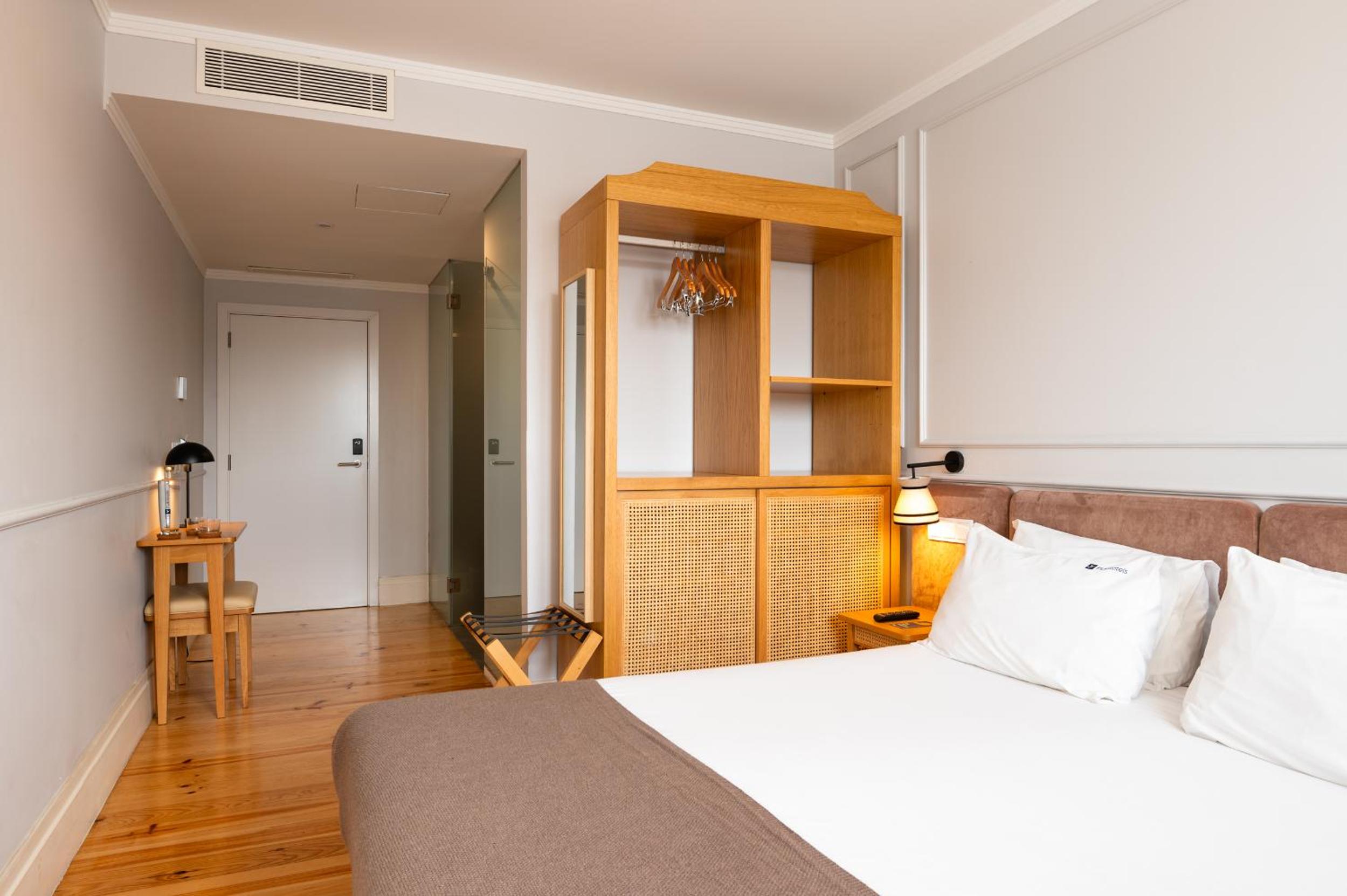 Superior Double Room with River View - Photo 2